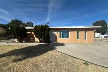 1030 Maple Street, Las Cruces, New Mexico 88001, 3 Bedrooms Bedrooms, ,1 BathroomBathrooms,Residential Lease,For Rent,Maple,2600637