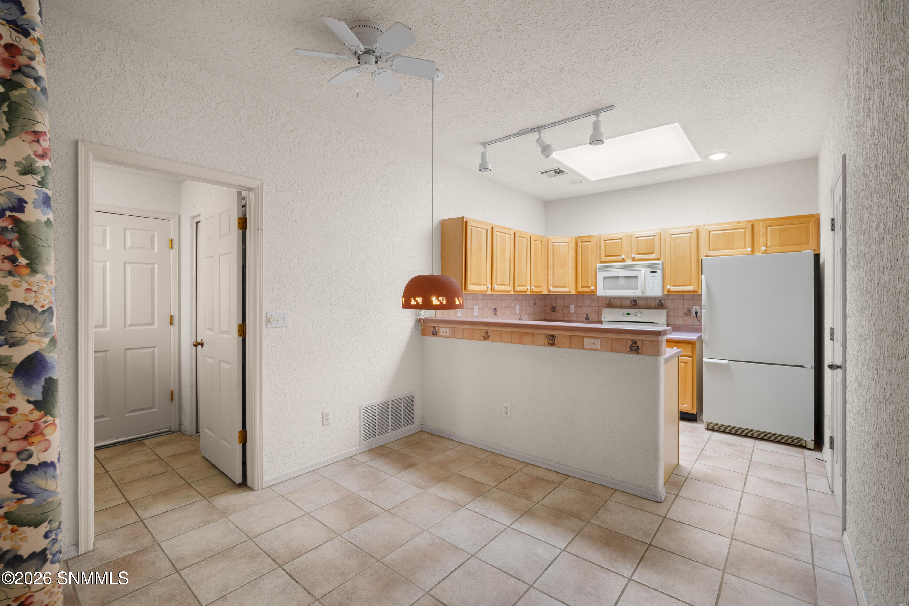 1052-Mormon-Dr-MLS-Camera-Guy-22