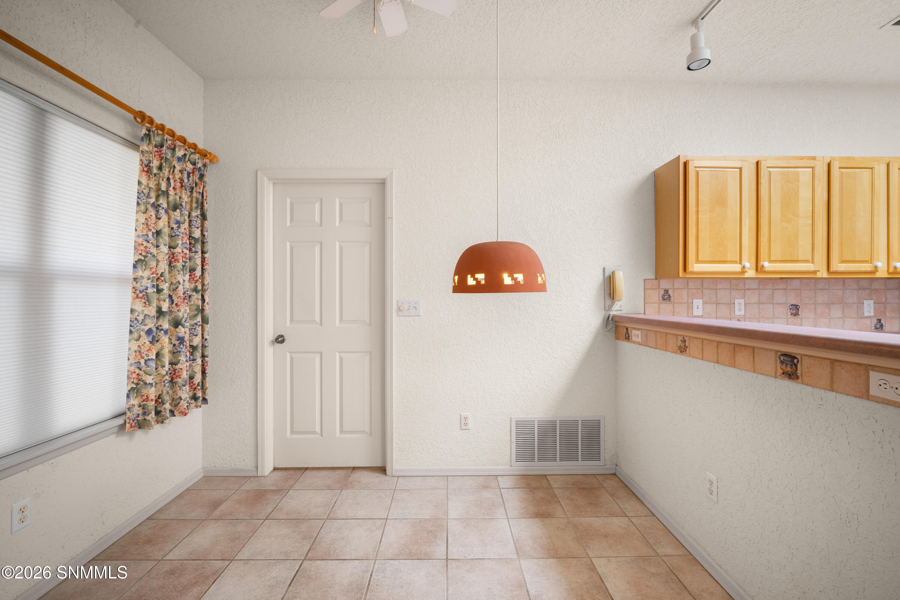 1052-Mormon-Dr-MLS-Camera-Guy-27