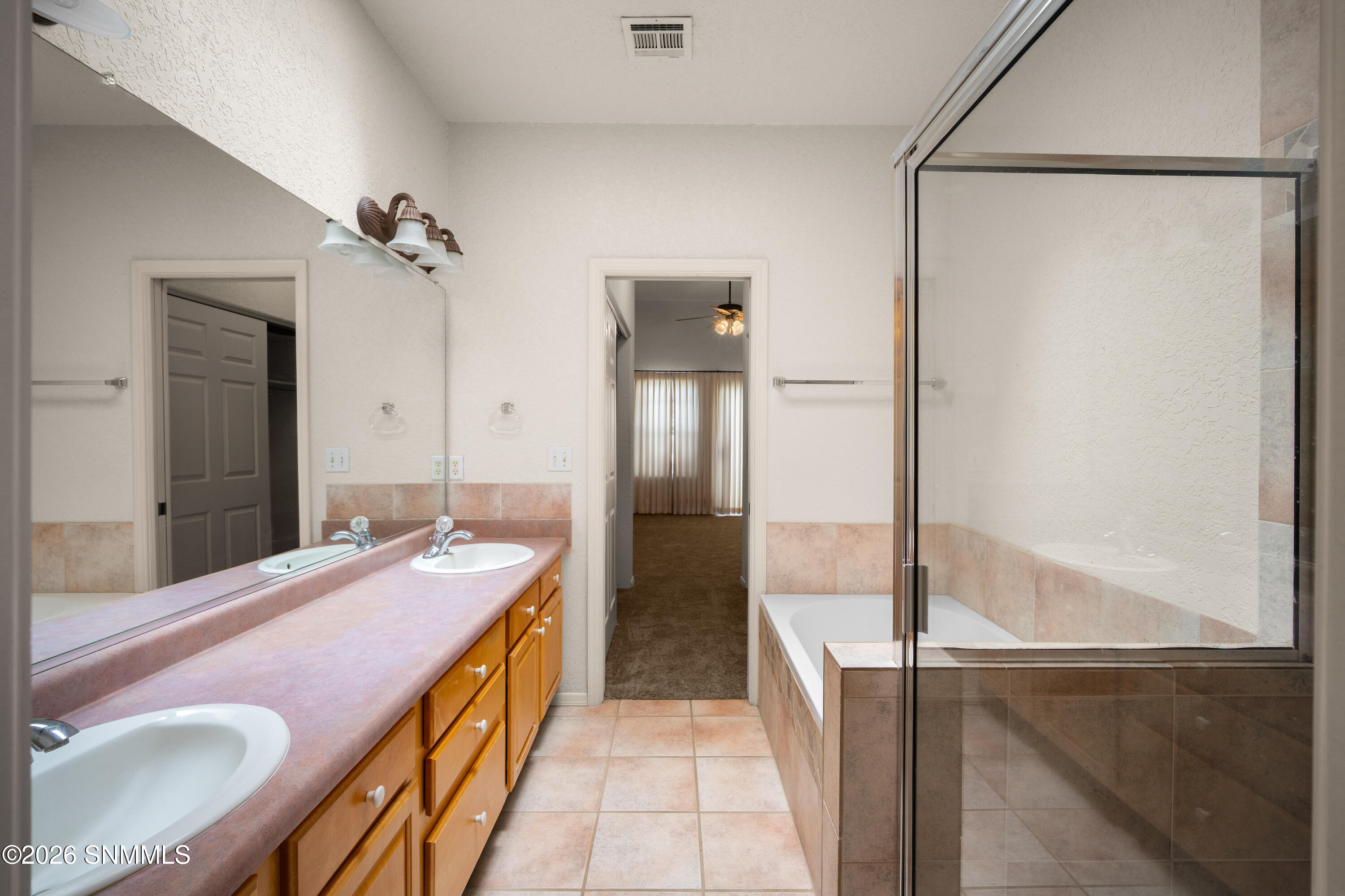 1052-Mormon-Dr-MLS-Camera-Guy-46