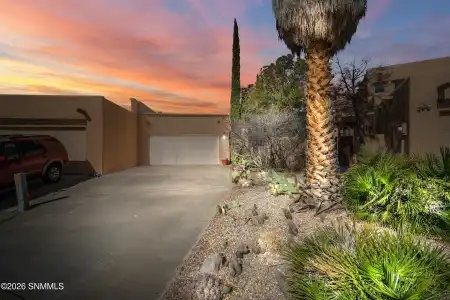 1052 Mormon Drive, Las Cruces, New Mexico 88011, 3 Bedrooms Bedrooms, ,2 BathroomsBathrooms,Residential,For Sale,Mormon,2600644