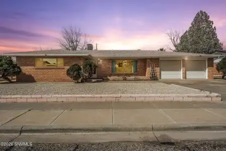 2290 Avalon Drive, Las Cruces, New Mexico 88005, 3 Bedrooms Bedrooms, ,1.75 BathroomsBathrooms,Residential,For Sale,Avalon,2600652