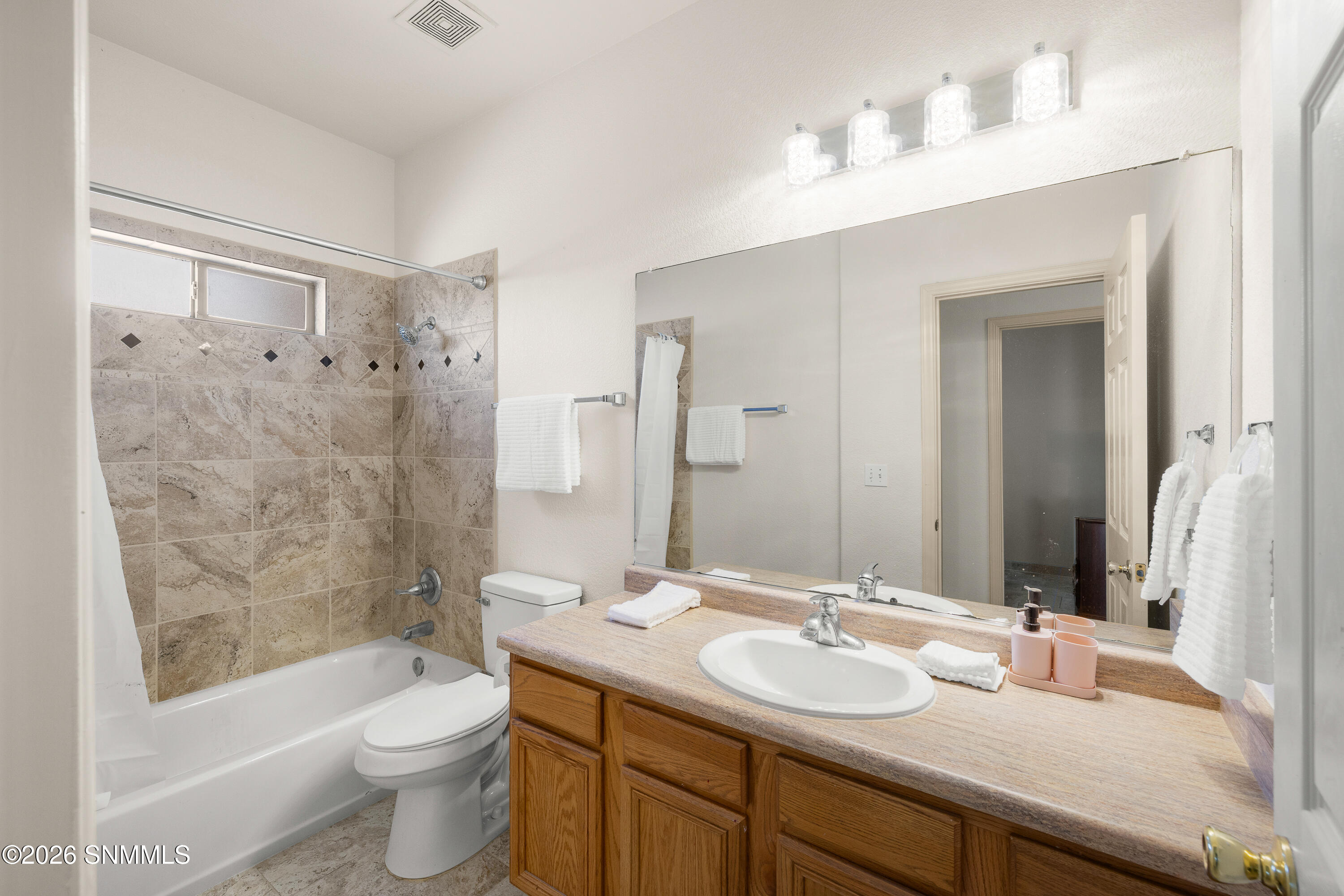 2902-Quasar-MLS-Camera-Guy-12