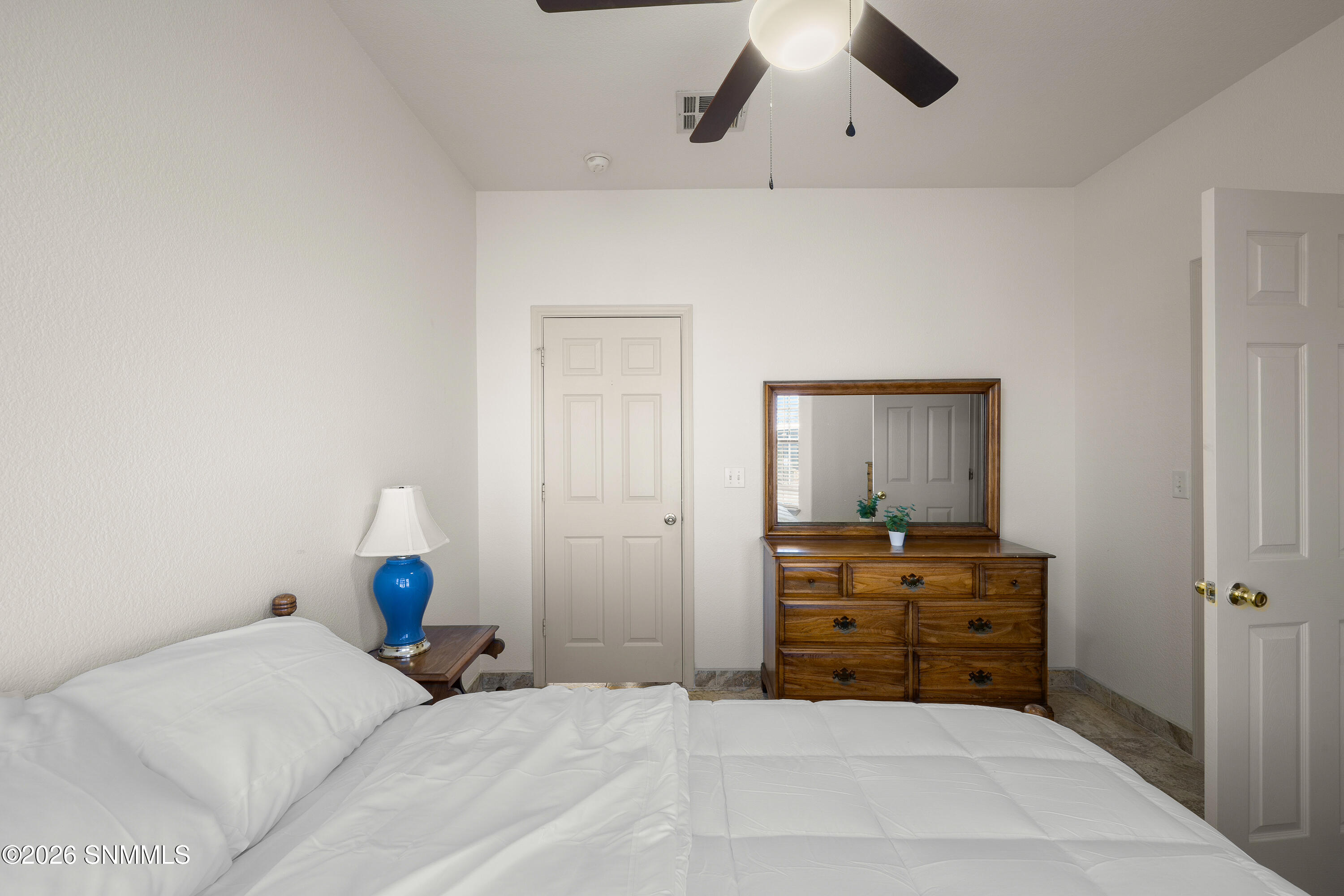 2902-Quasar-MLS-Camera-Guy-16