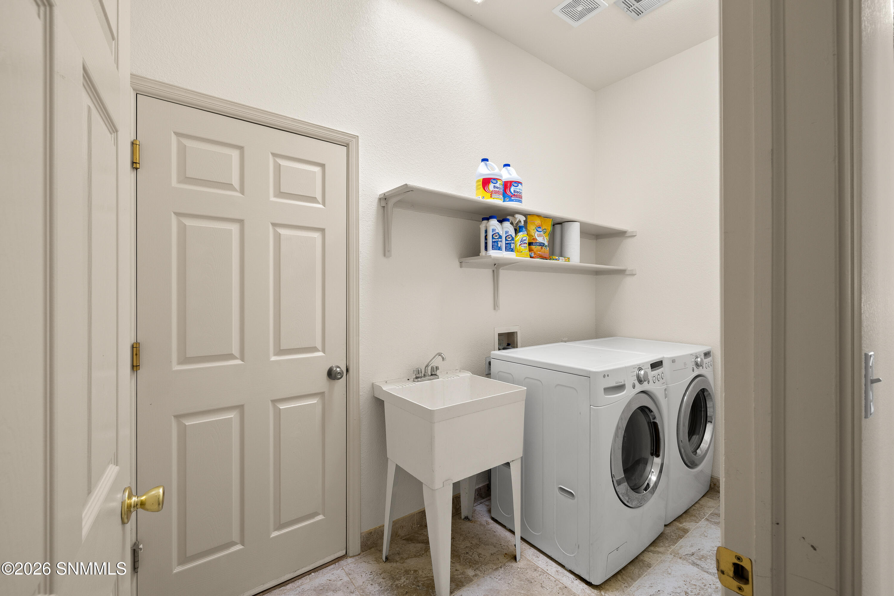 2902-Quasar-MLS-Camera-Guy-19