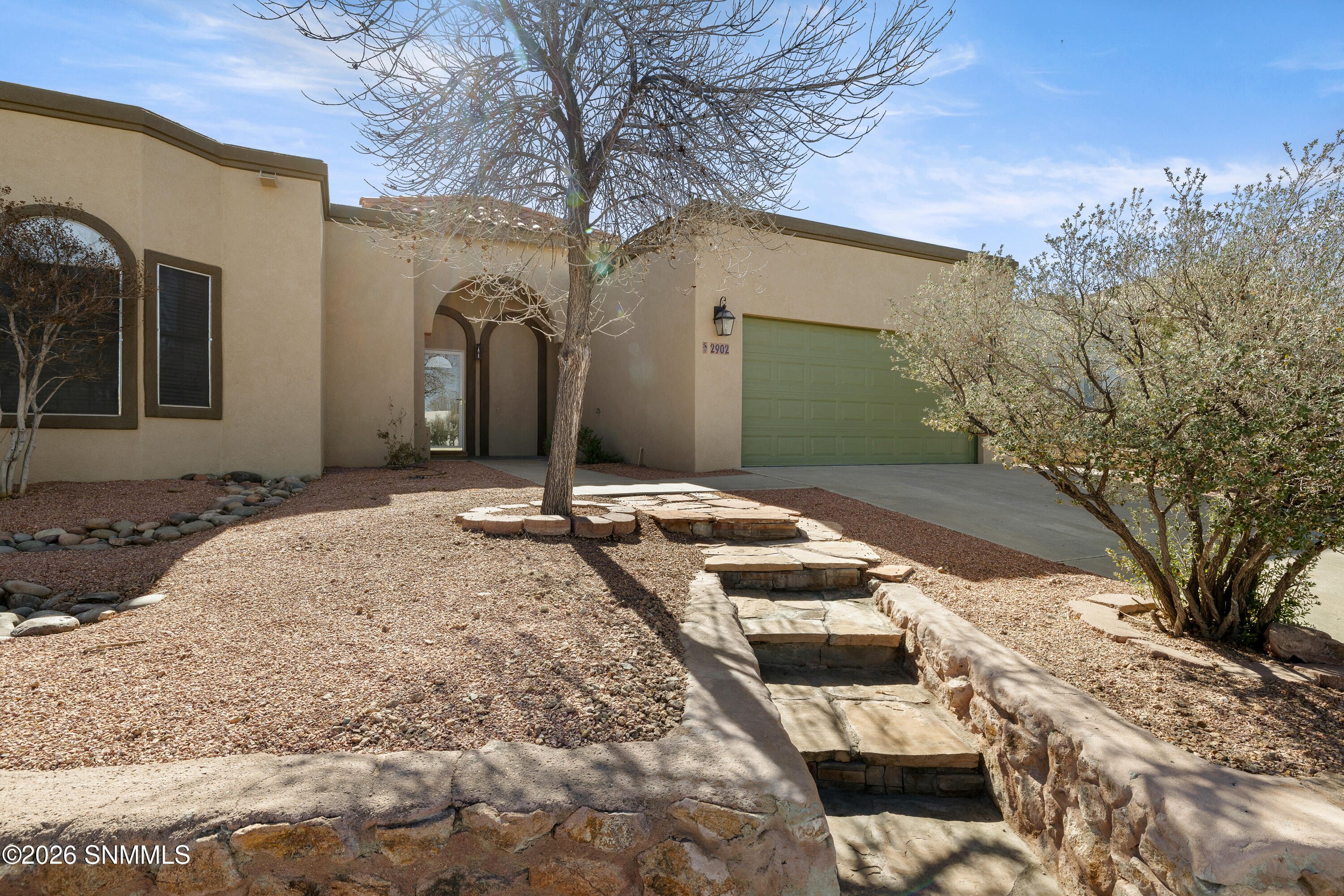 2902-Quasar-MLS-Camera-Guy-3