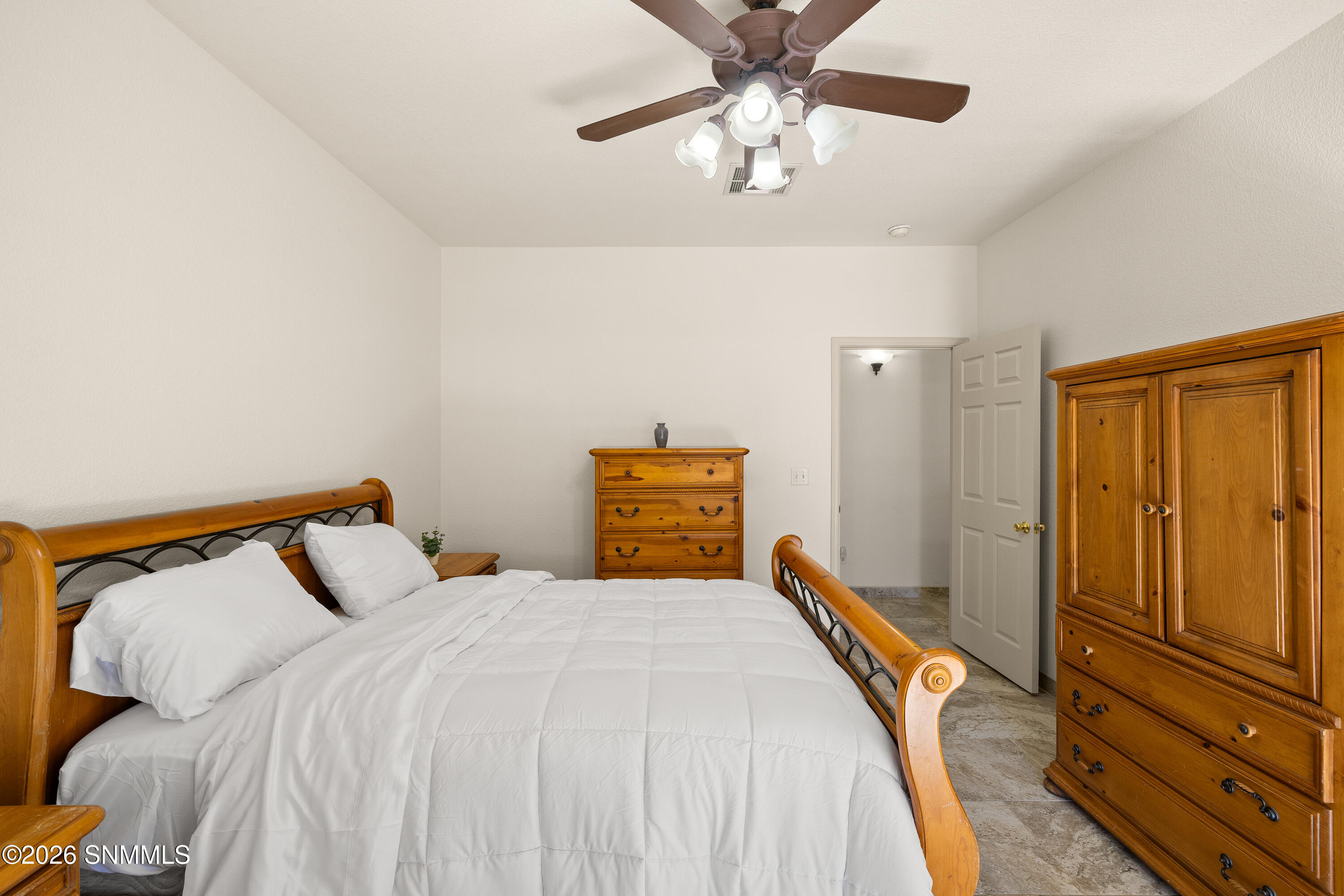 2902-Quasar-MLS-Camera-Guy-23