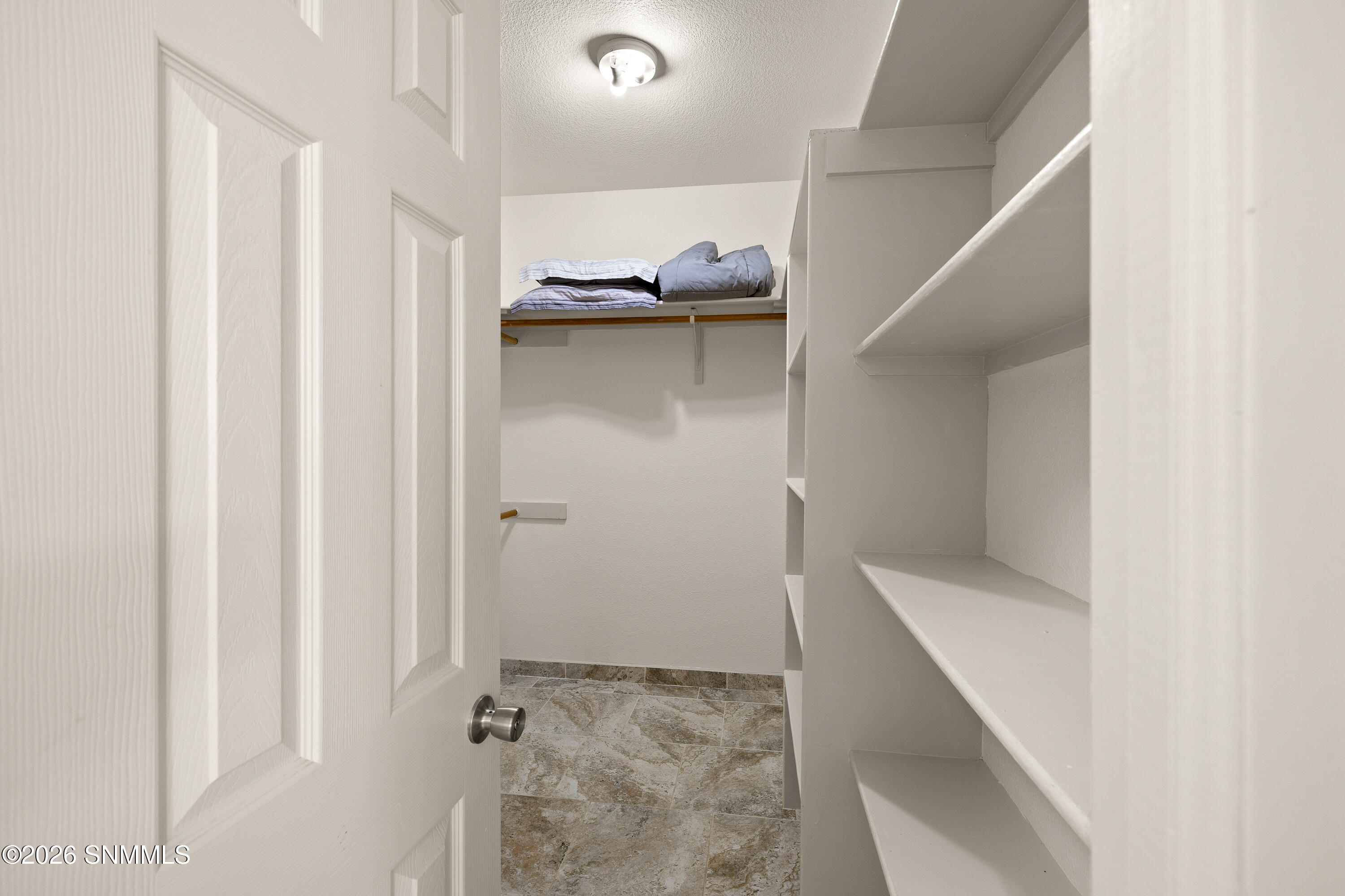 2902-Quasar-MLS-Camera-Guy-25