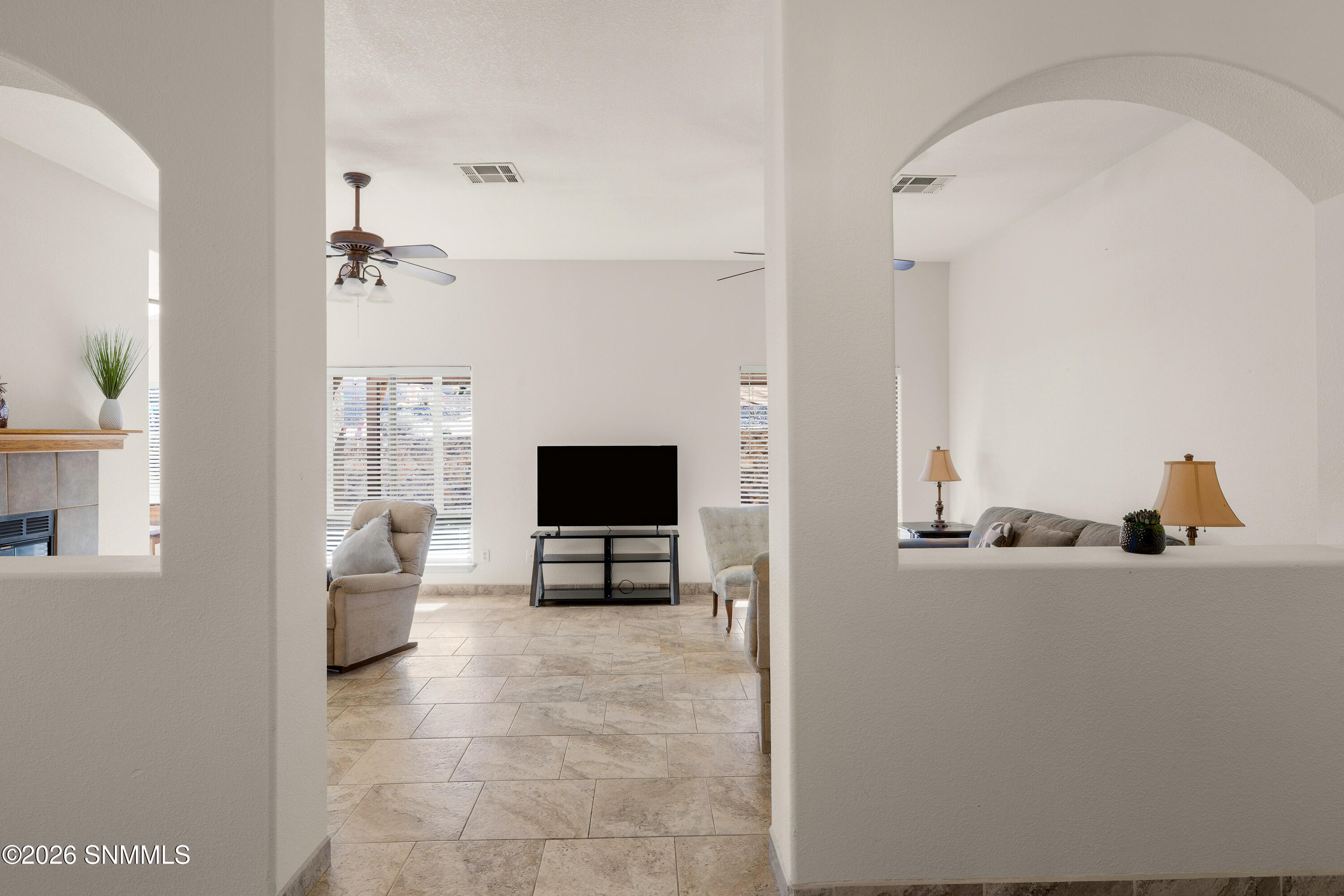 2902-Quasar-MLS-Camera-Guy-4