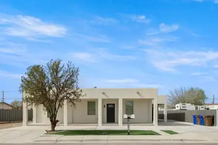 1212 Brownlee Avenue, Las Cruces, New Mexico 88005, 4 Bedrooms Bedrooms, ,Residential Income,For Sale,Brownlee,2500881