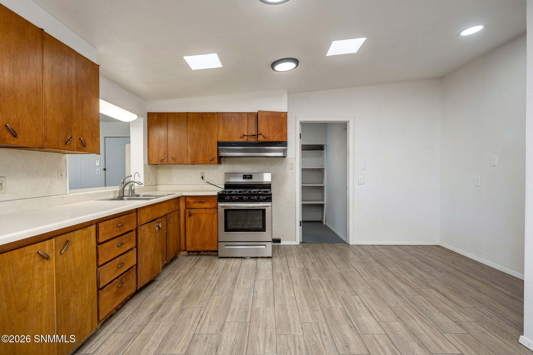 10-web-or-mls-Snappin Homes (Skyway1205)