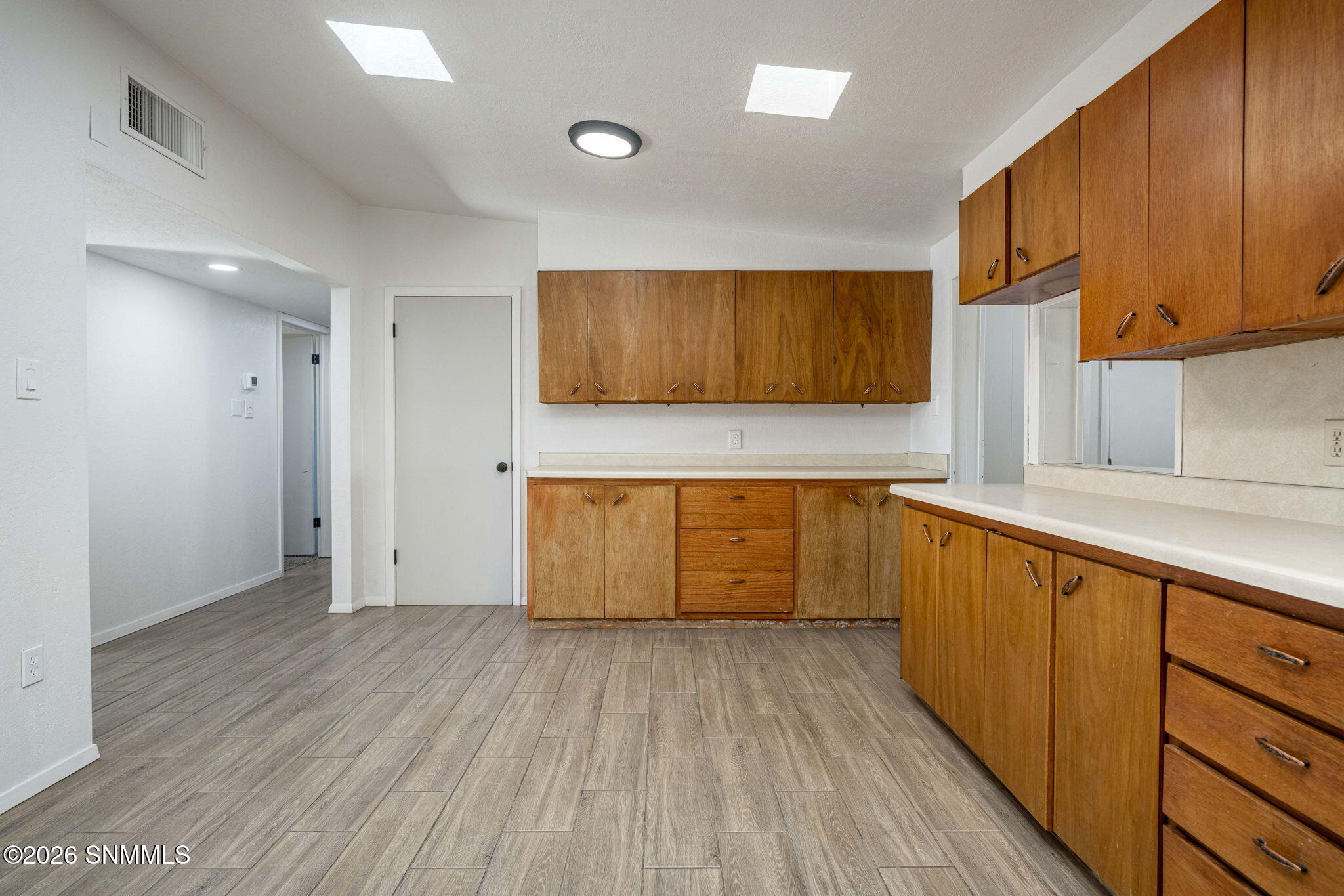 12-web-or-mls-Snappin Homes (Skyway1205)