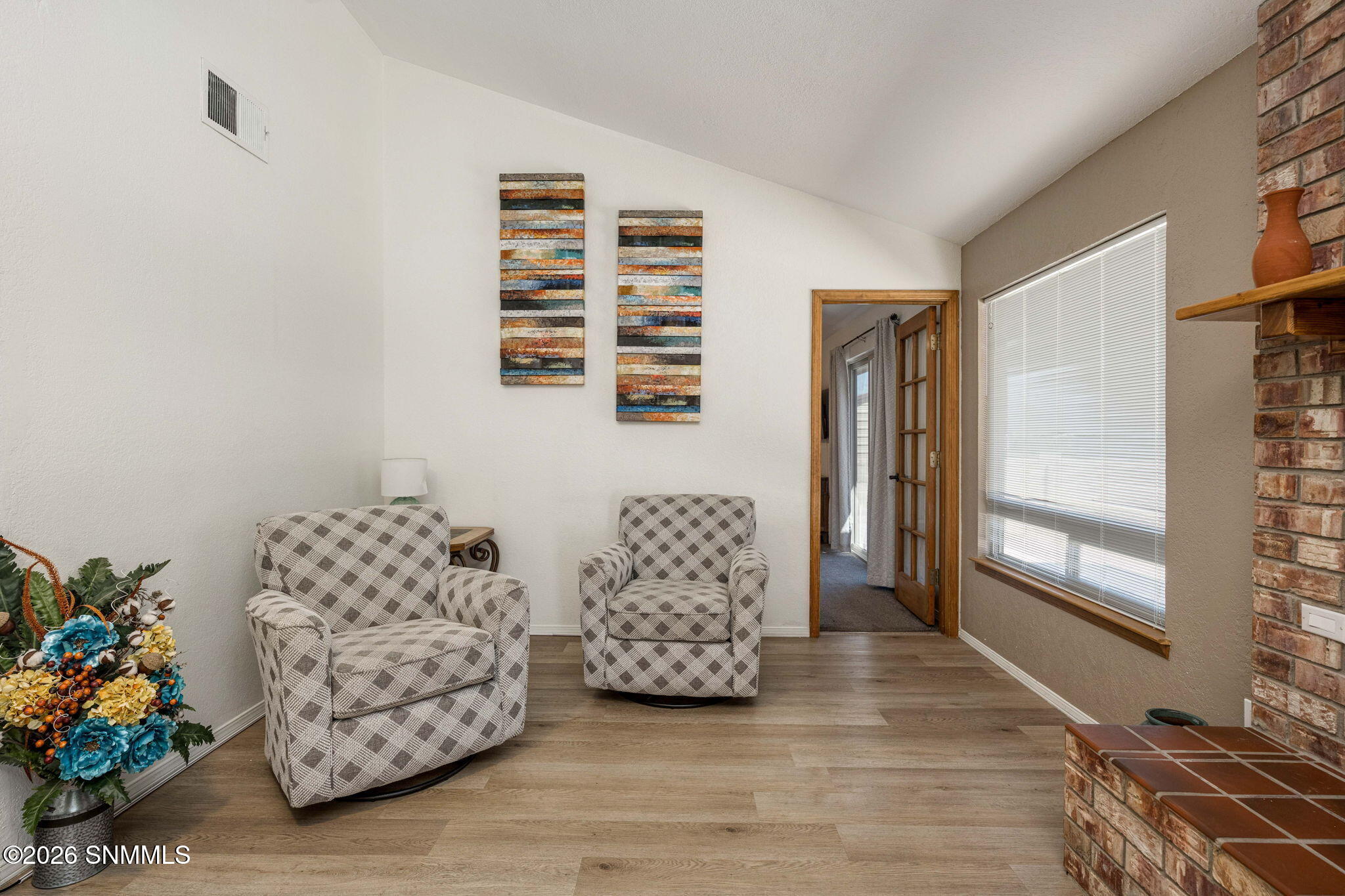 9-web-or-mls-Snappin Homes (Berkshire114