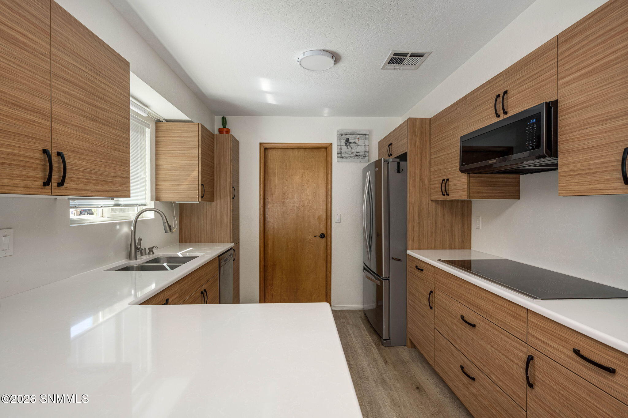 14-web-or-mls-Snappin Homes (Berkshire11