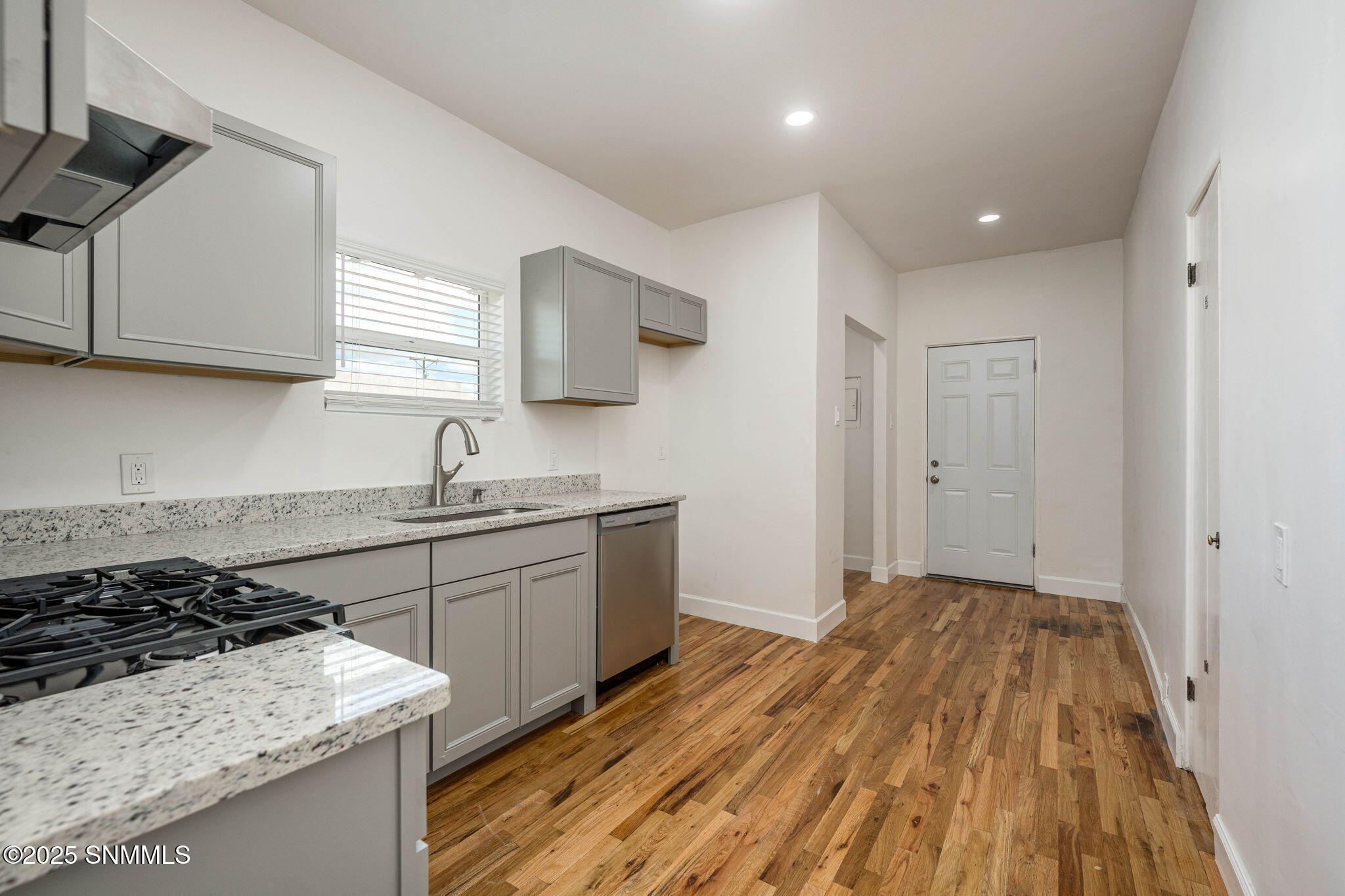 14-web-or-mls-Snappin Homes (Willoughby2