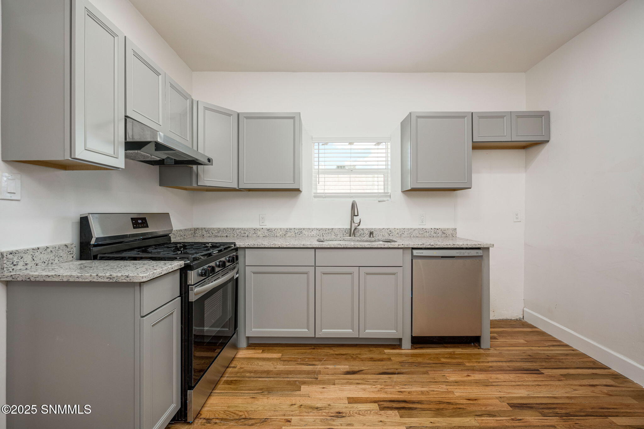 15-web-or-mls-Snappin Homes (Willoughby2