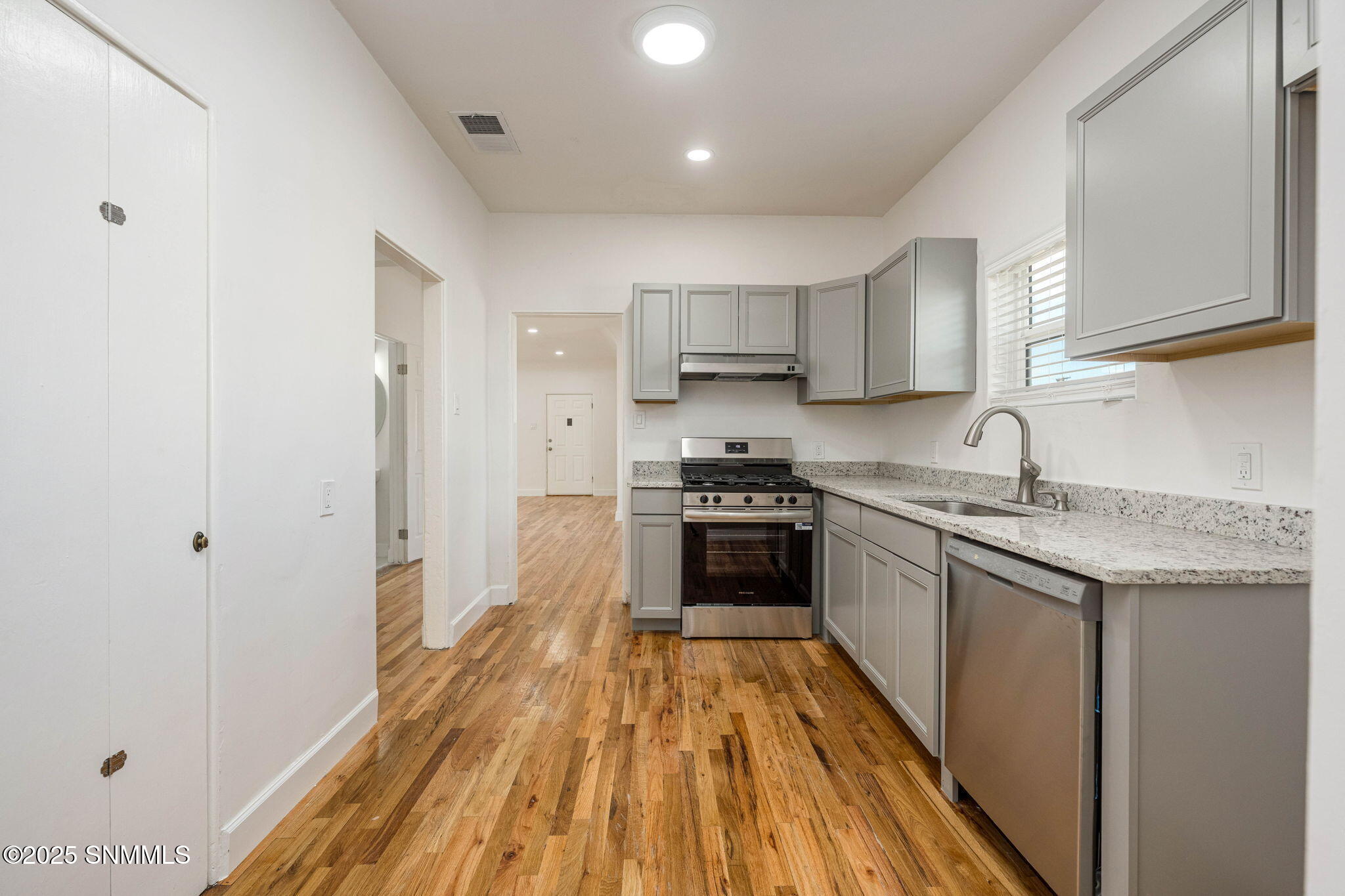 16-web-or-mls-Snappin Homes (Willoughby2