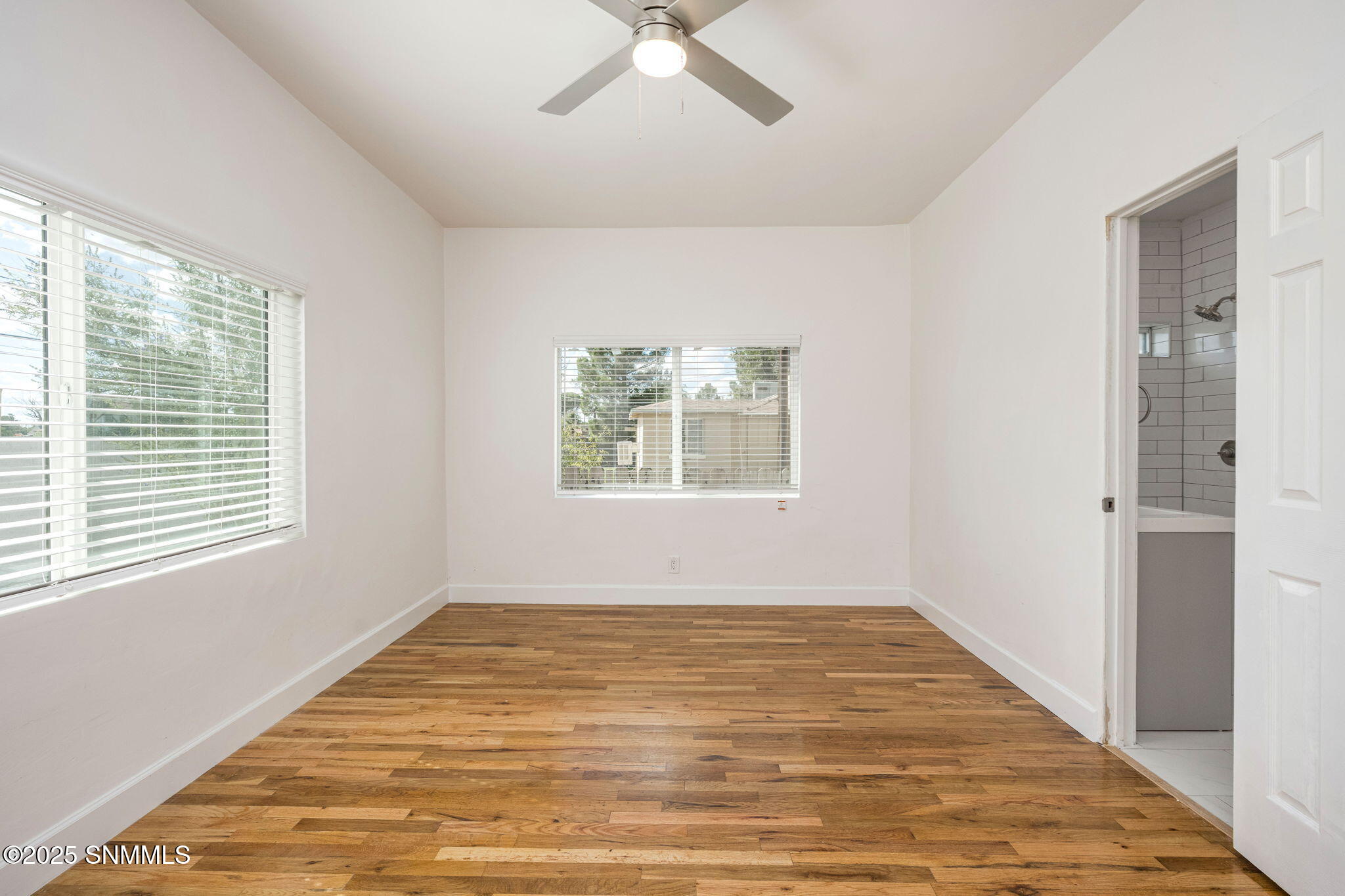 25-web-or-mls-Snappin Homes (Willoughby2