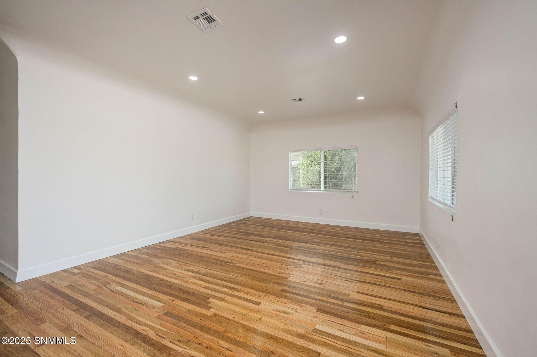 5-web-or-mls-Snappin Homes (Willoughby21