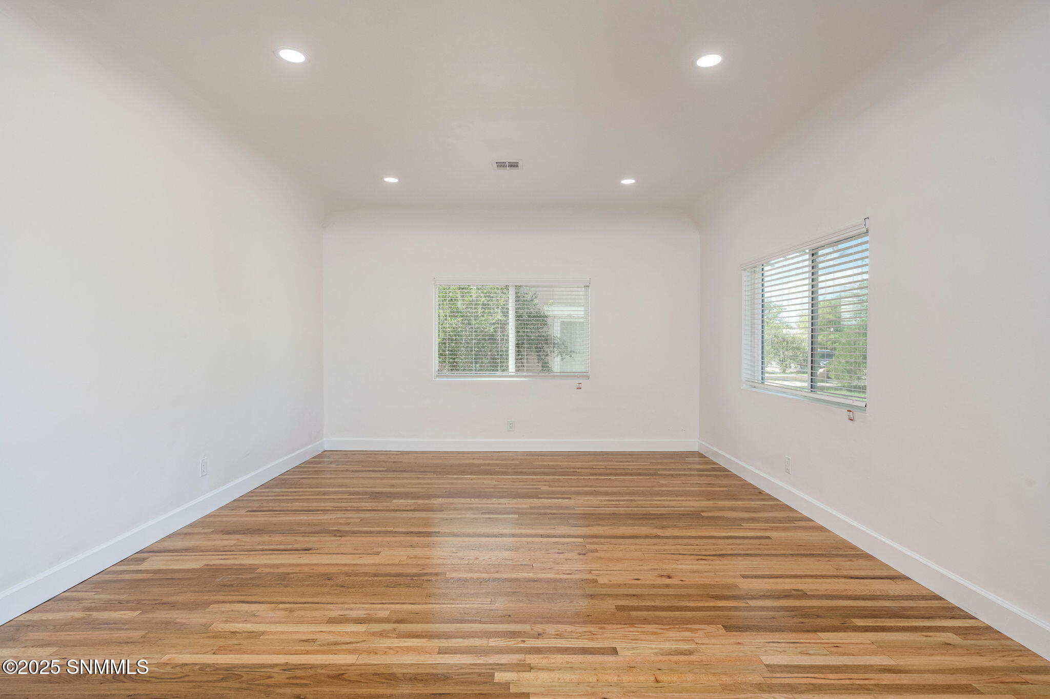 6-web-or-mls-Snappin Homes (Willoughby21