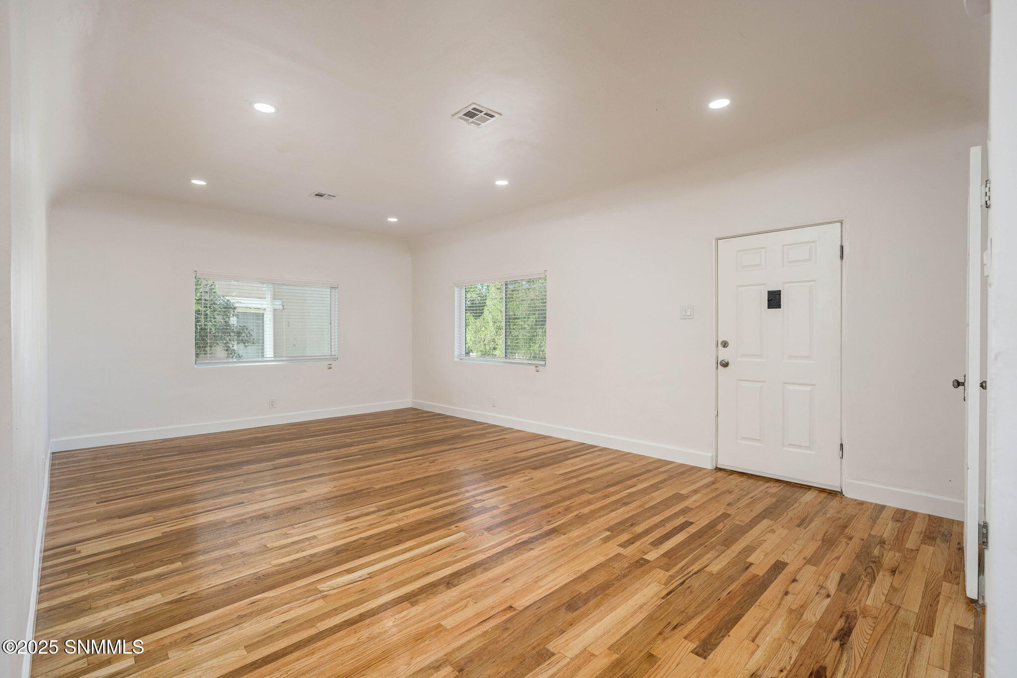 7-web-or-mls-Snappin Homes (Willoughby21