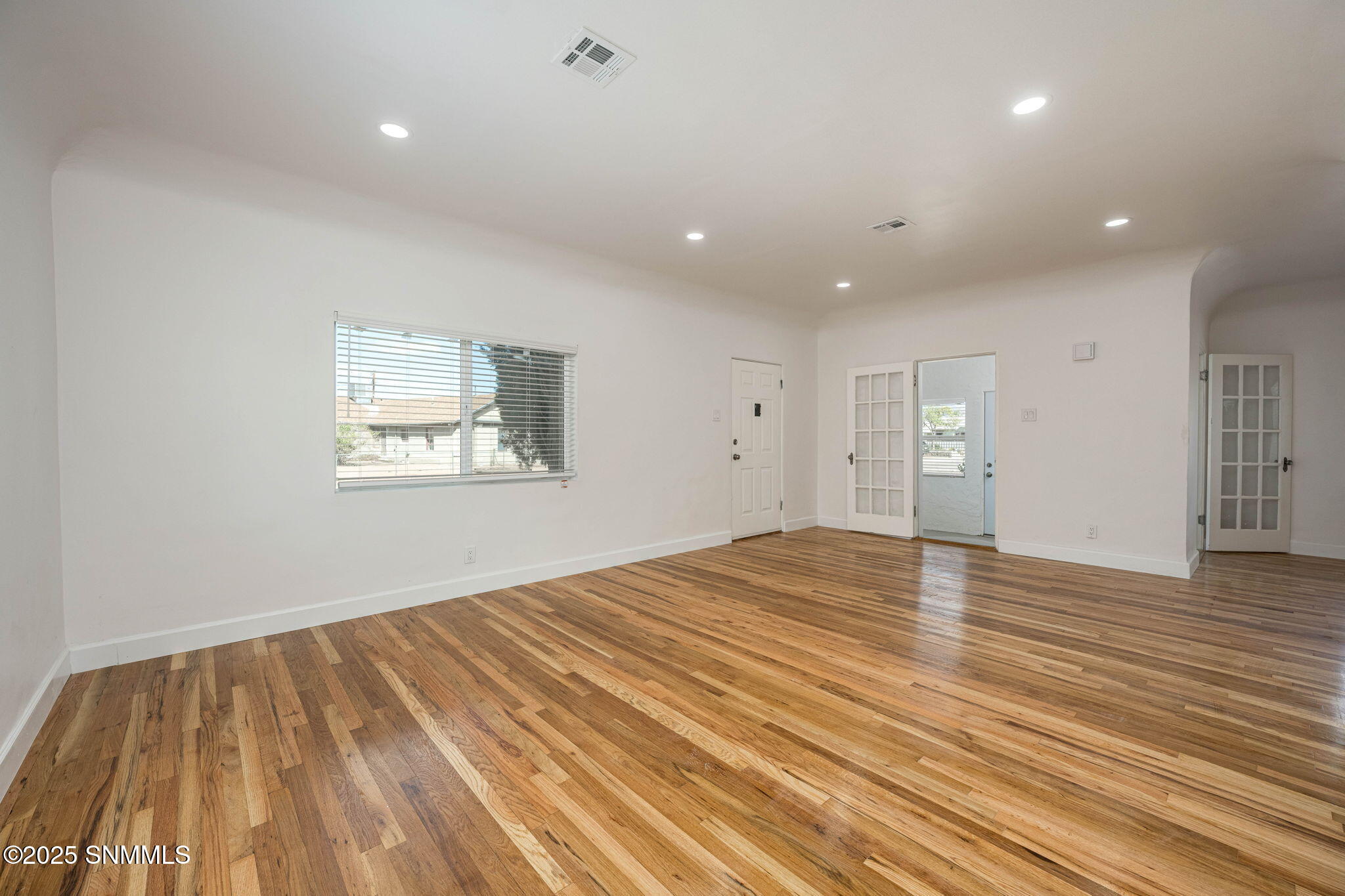 8-web-or-mls-Snappin Homes (Willoughby21