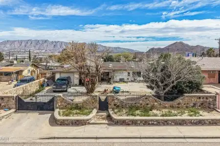 207 Edgewood Boulevard, Sunland Park, New Mexico 88063, 3 Bedrooms Bedrooms, ,2 BathroomsBathrooms,Residential,For Sale,Edgewood,2600757