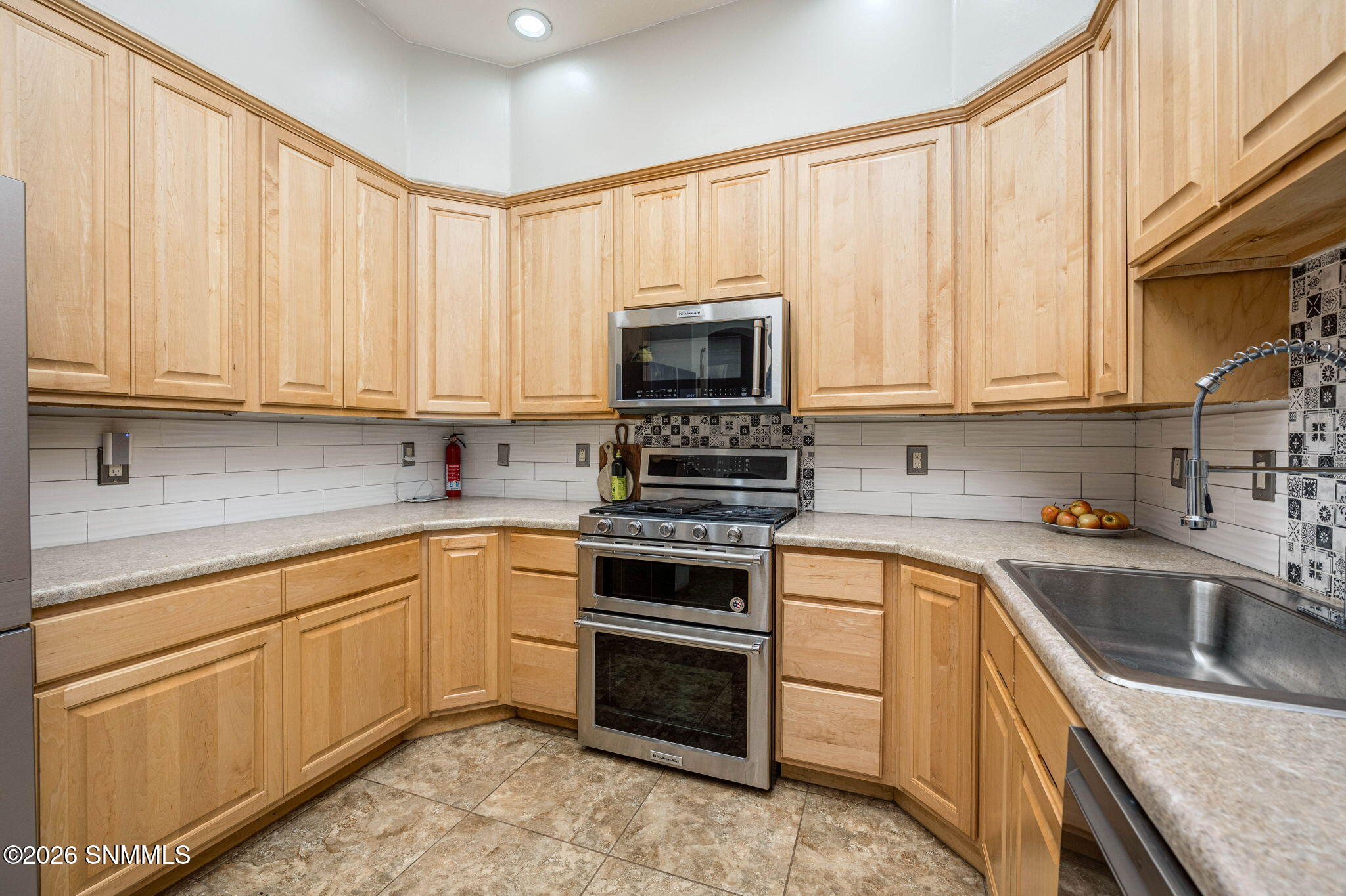 20-web-or-mls-Snappin Homes (SanCarlos51