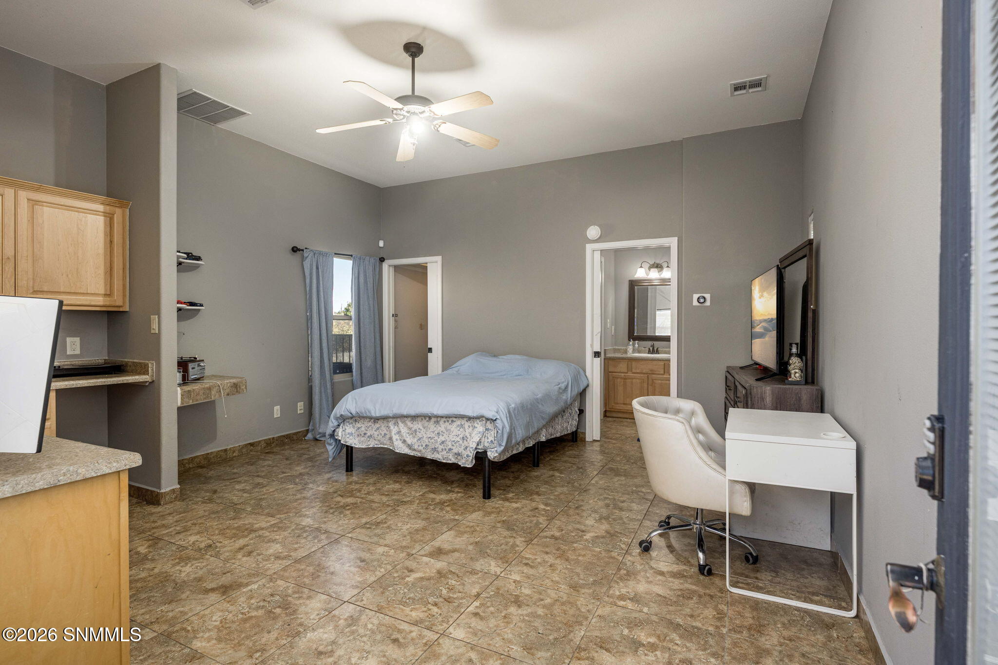 41-web-or-mls-Snappin Homes (SanCarlos51