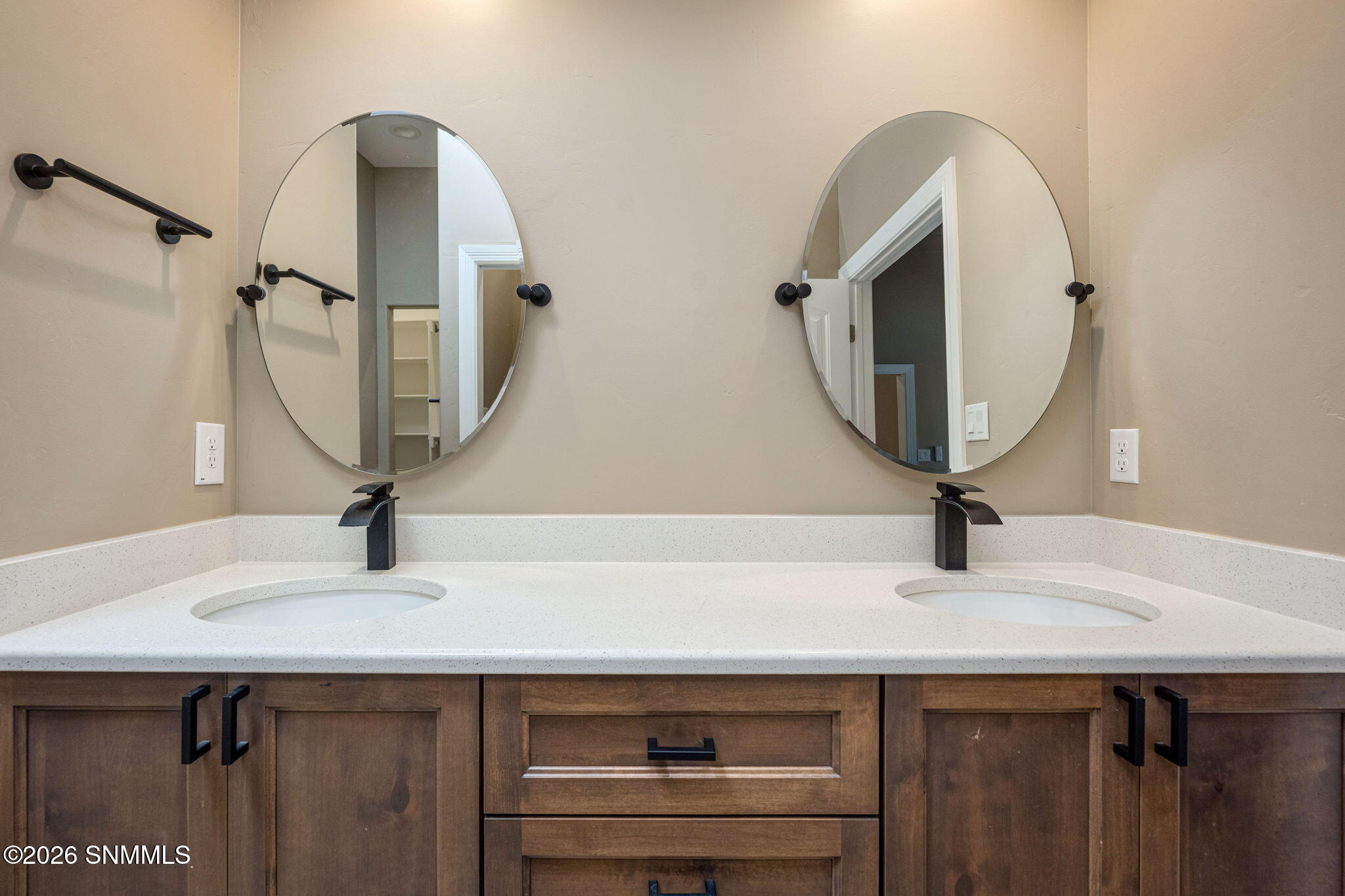 27-web-or-mls-Snappin Homes (Tayvis3893)