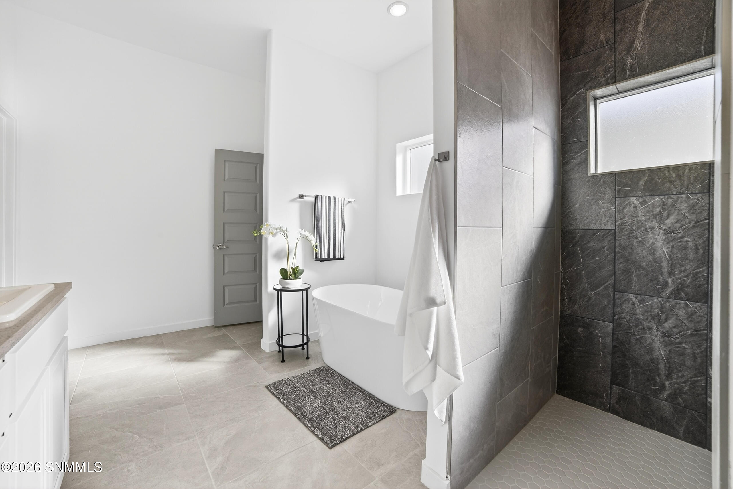 E-3 = 3625 SPRINGHAVEN MLS PIX-30