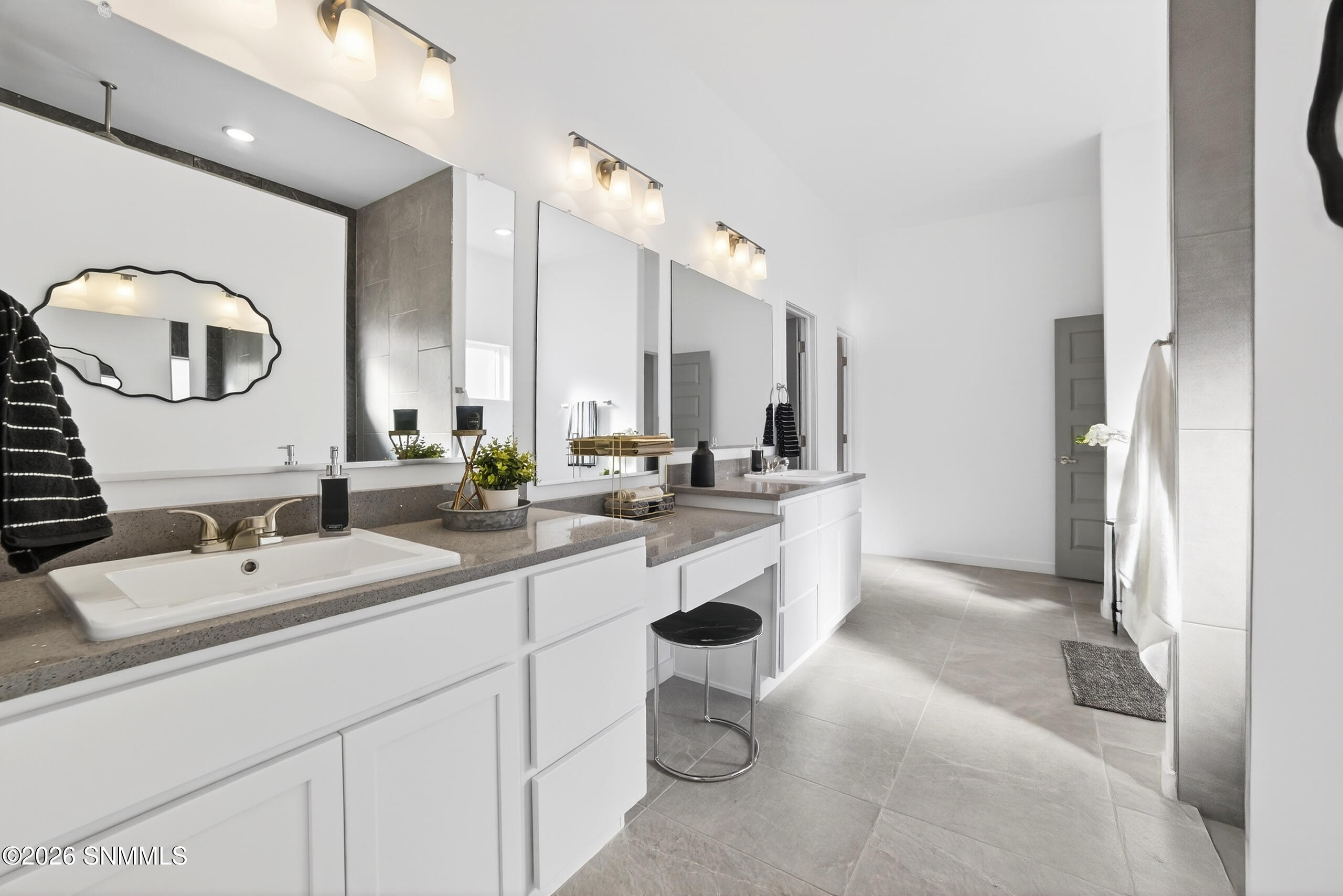 E-3 = 3625 SPRINGHAVEN MLS PIX-31