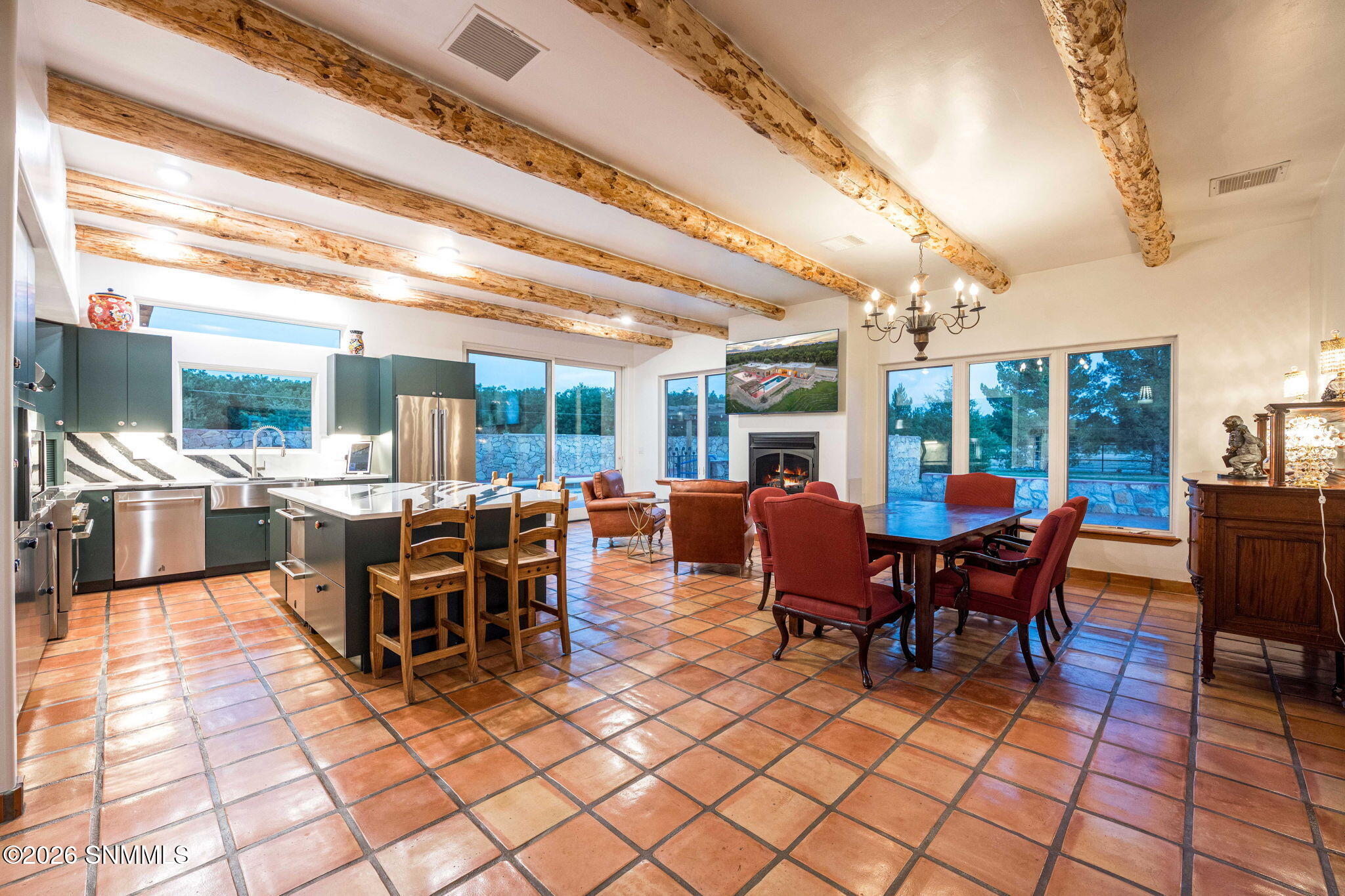 30-web-or-mls-Snappin Homes (Estrada3070