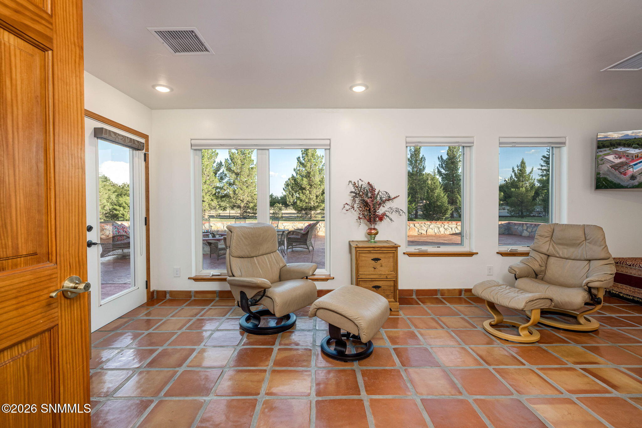 44-web-or-mls-Snappin Homes (Estrada3070