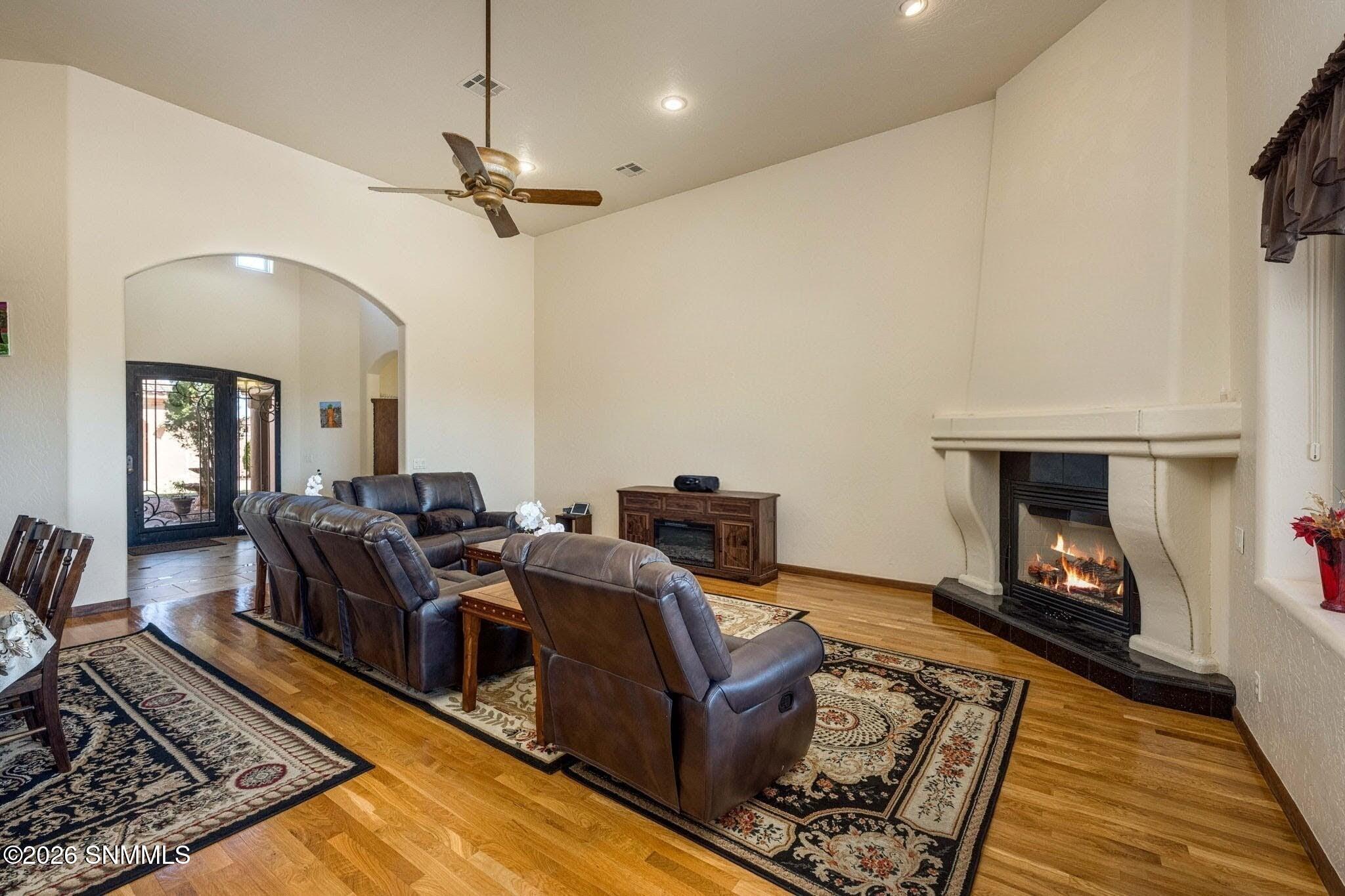 19-web-or-mls-Snappin Homes (Venetian428