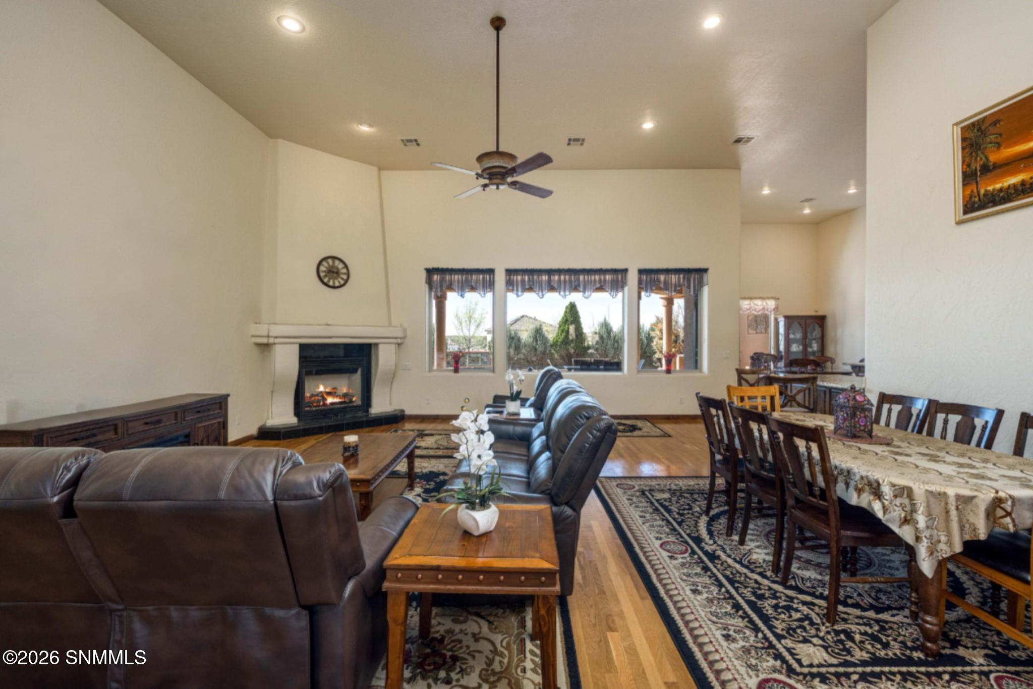 17-web-or-mls-Snappin Homes (Venetian428