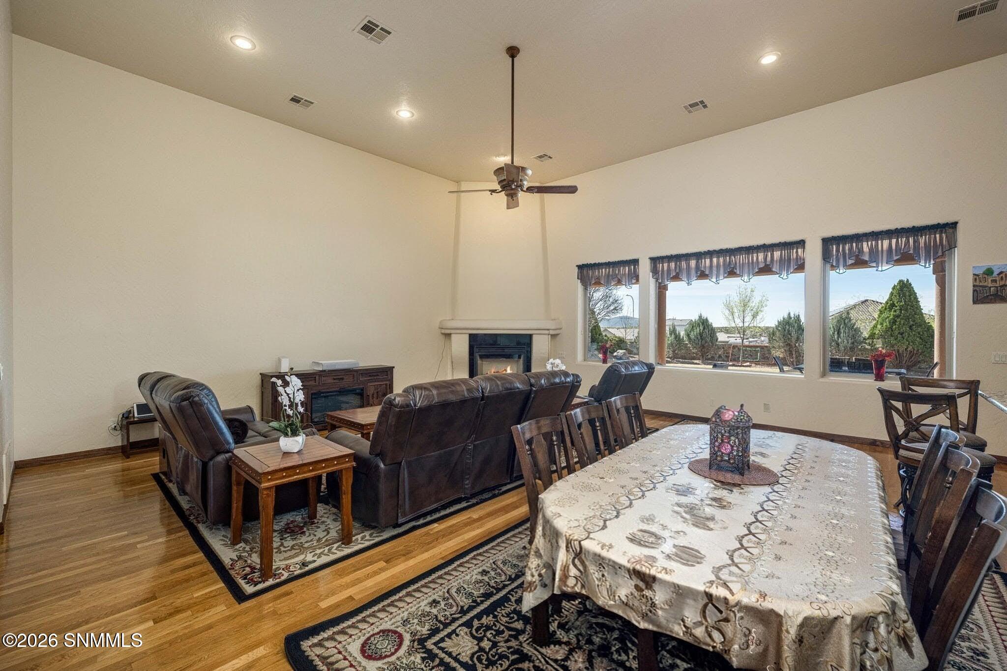 18-web-or-mls-Snappin Homes (Venetian428