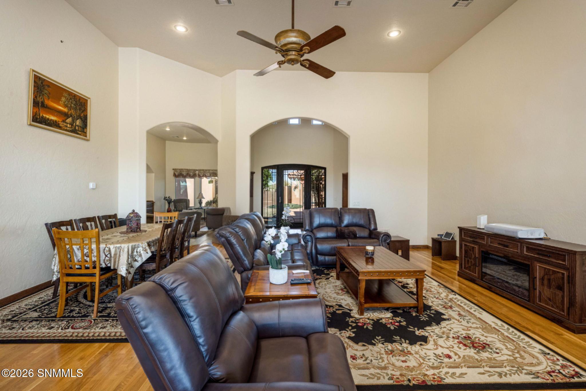 20-web-or-mls-Snappin Homes (Venetian428