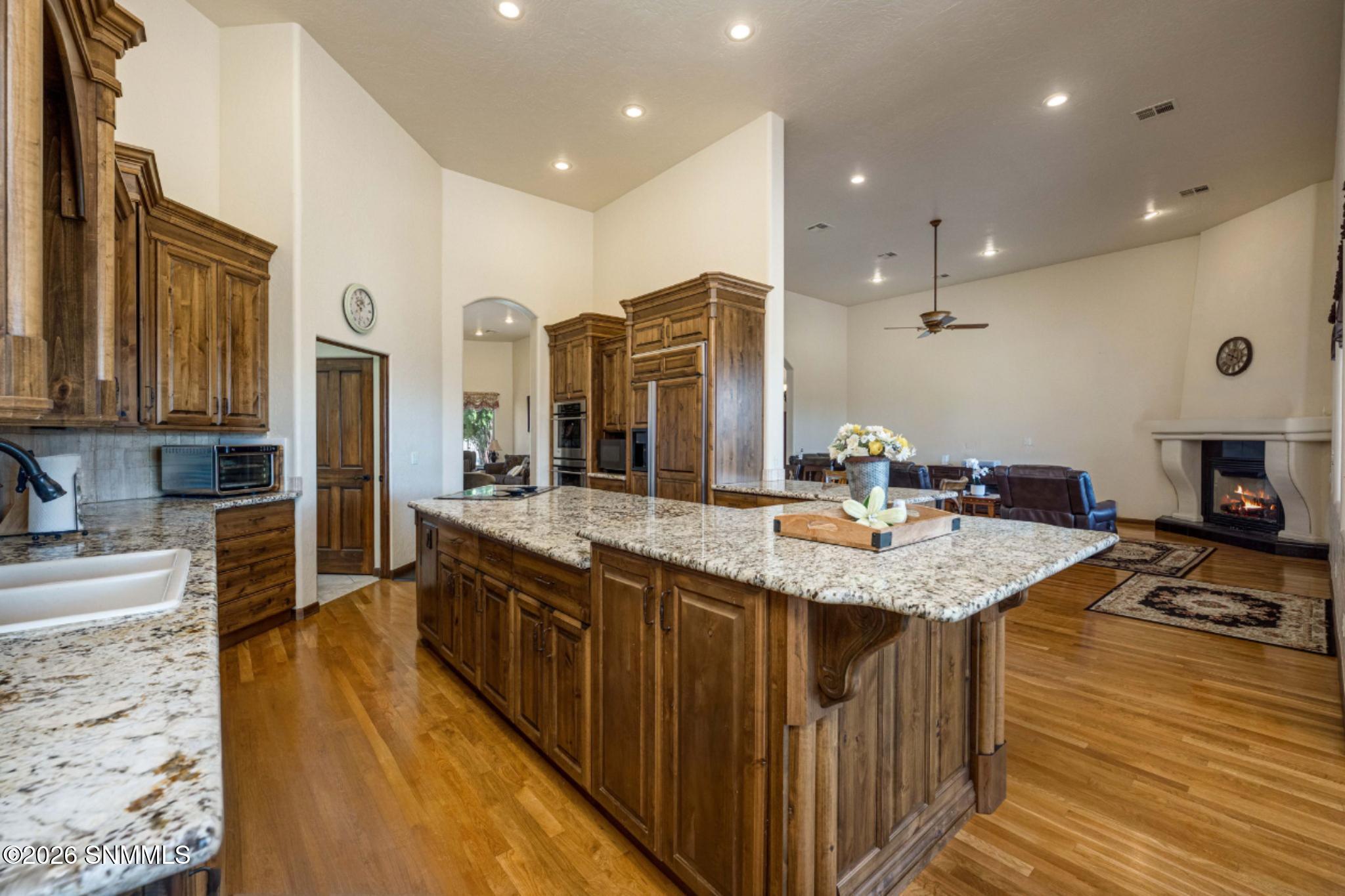 26-web-or-mls-Snappin Homes (Venetian428