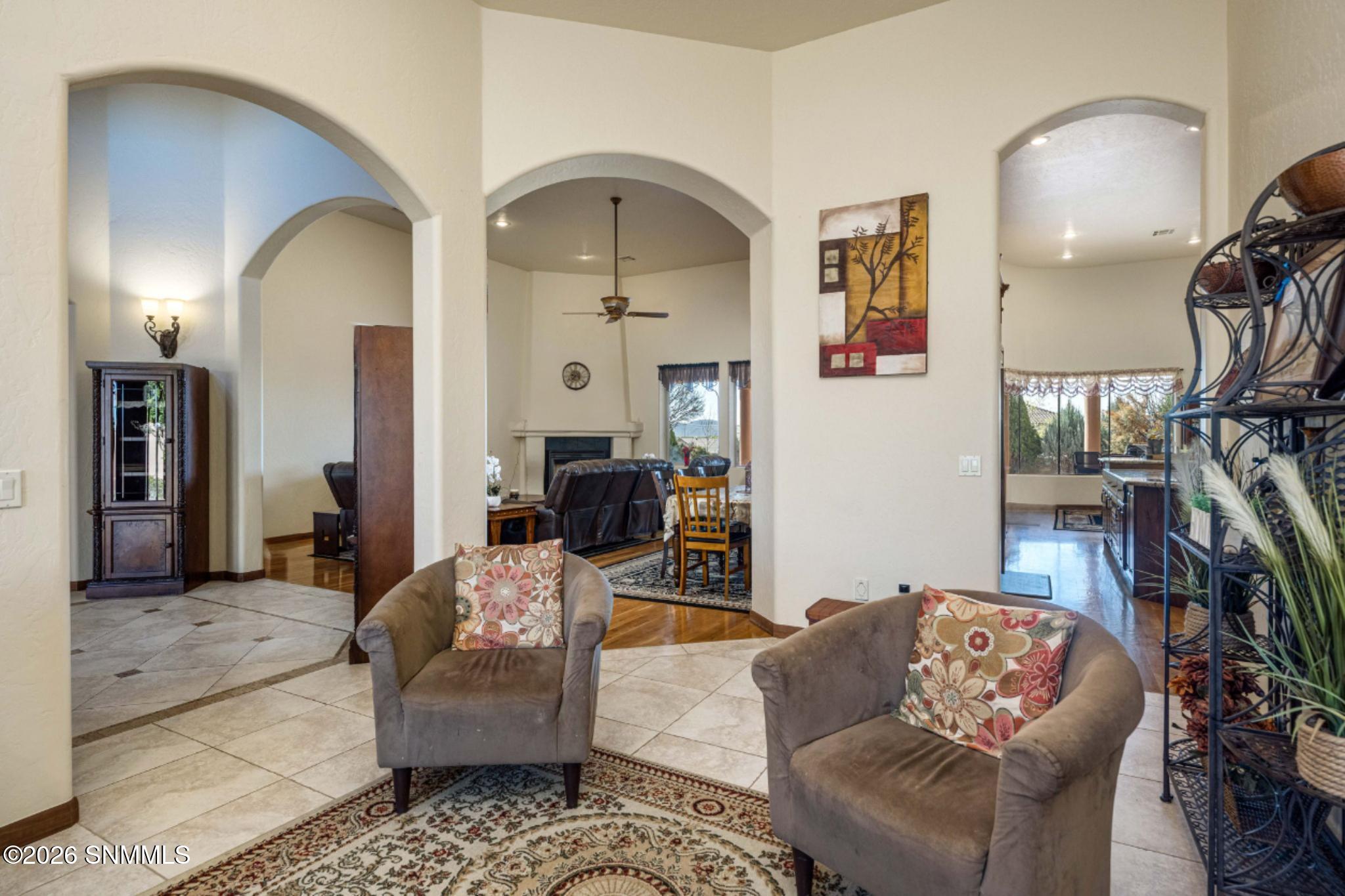 34-web-or-mls-Snappin Homes (Venetian428