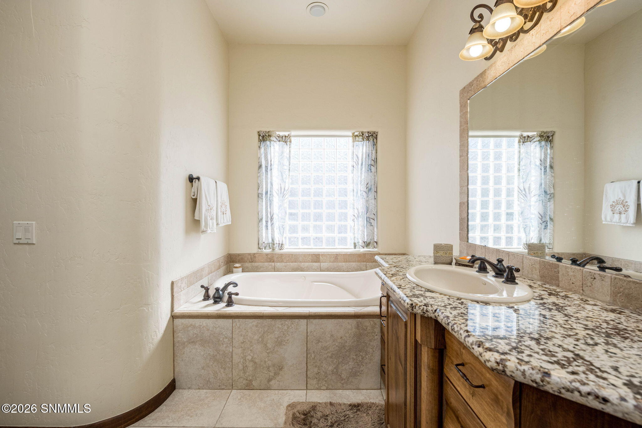 40-web-or-mls-Snappin Homes (Venetian428