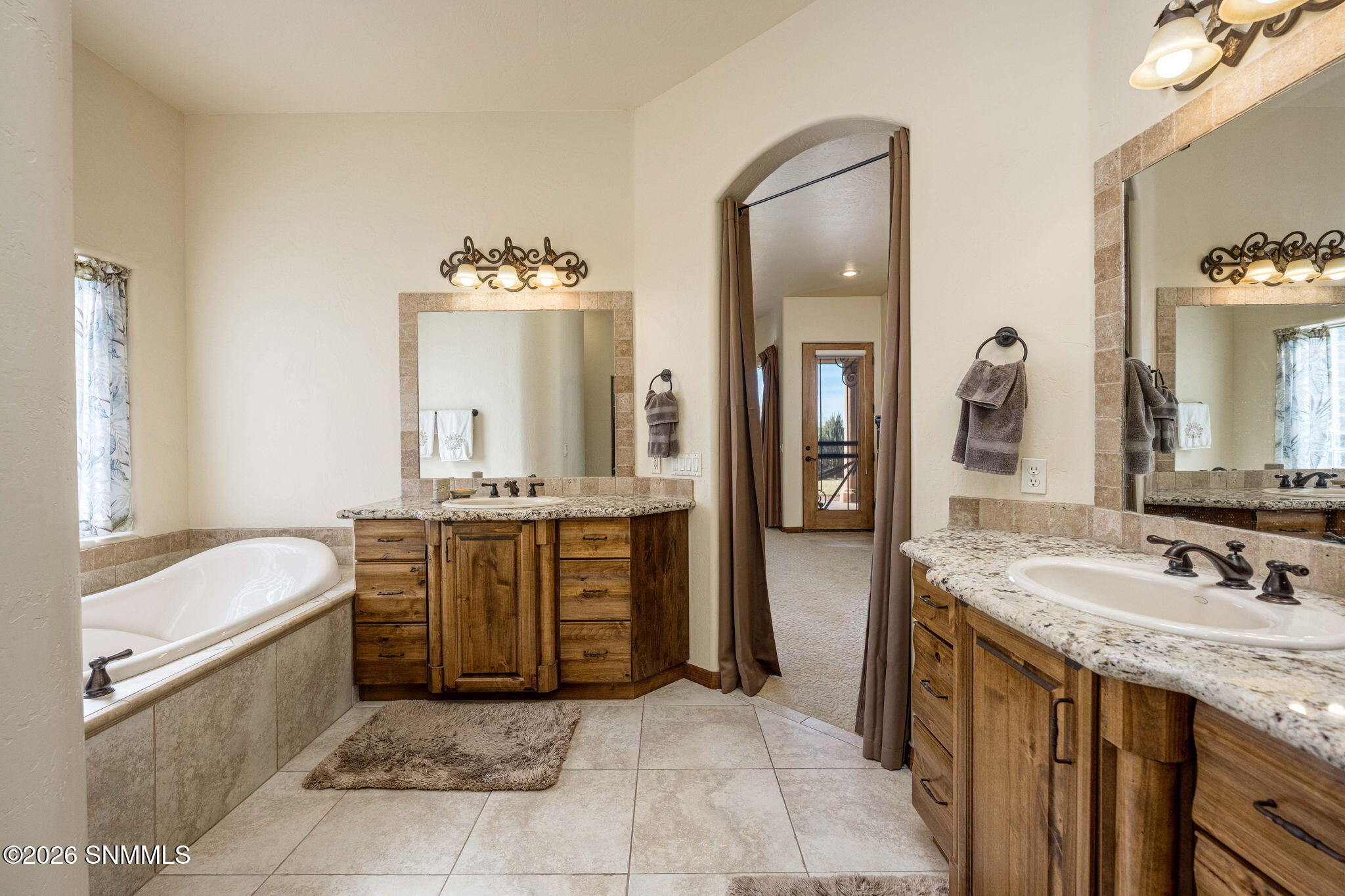 41-web-or-mls-Snappin Homes (Venetian428