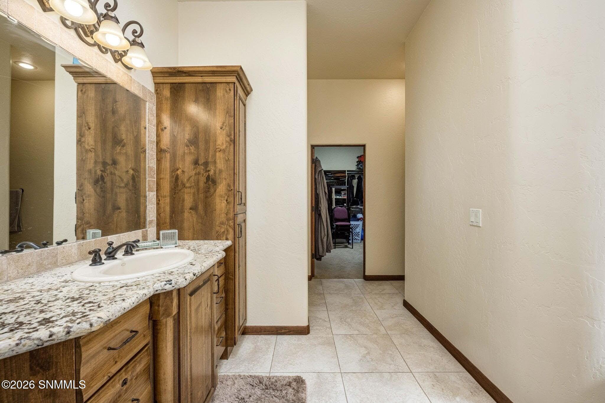 42-web-or-mls-Snappin Homes (Venetian428