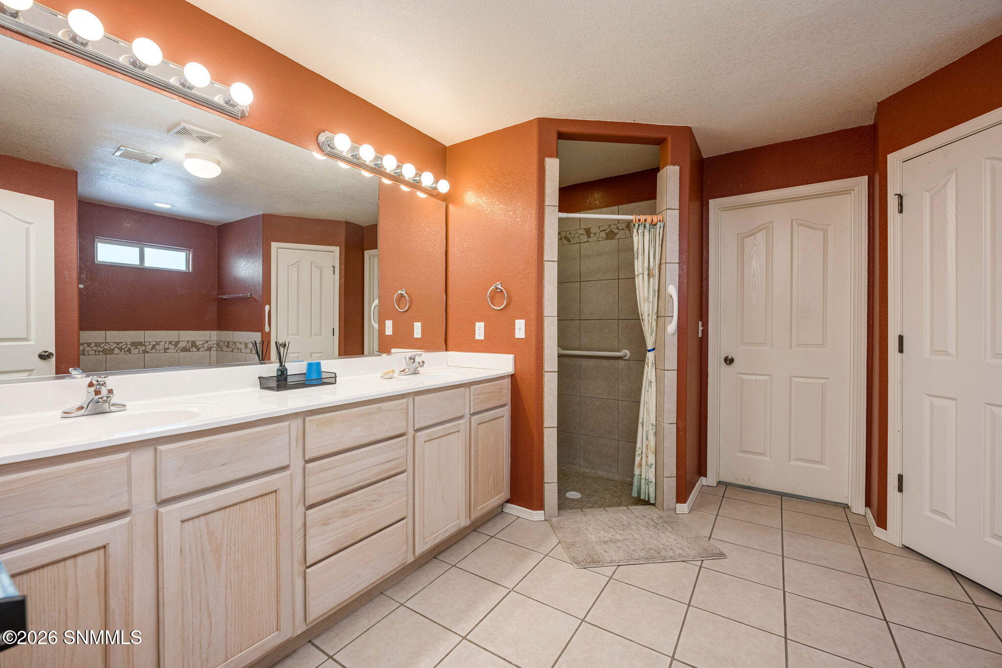 27-web-or-mls-Snappin Homes (Roma3544)-2