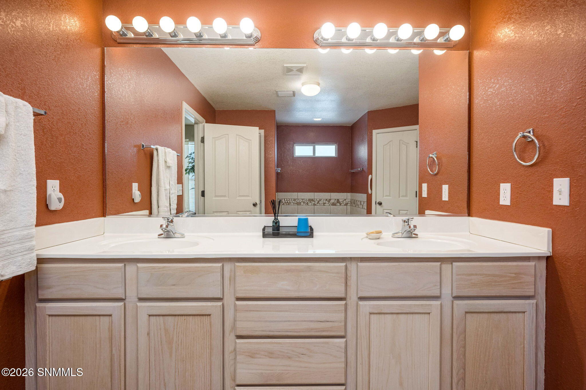 28-web-or-mls-Snappin Homes (Roma3544)-2