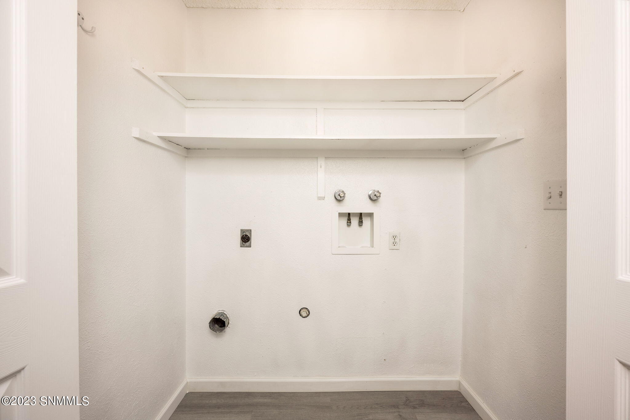 25-web-or-mls-Willow 1290-96