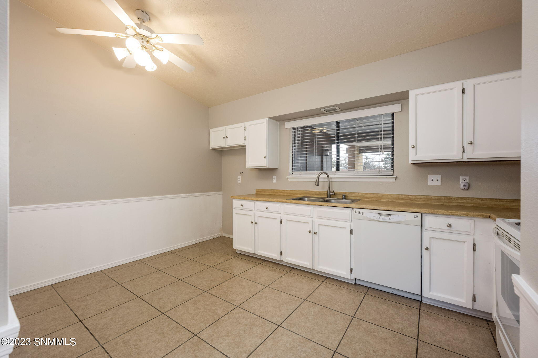 10-web-or-mls-Willow 1290-22
