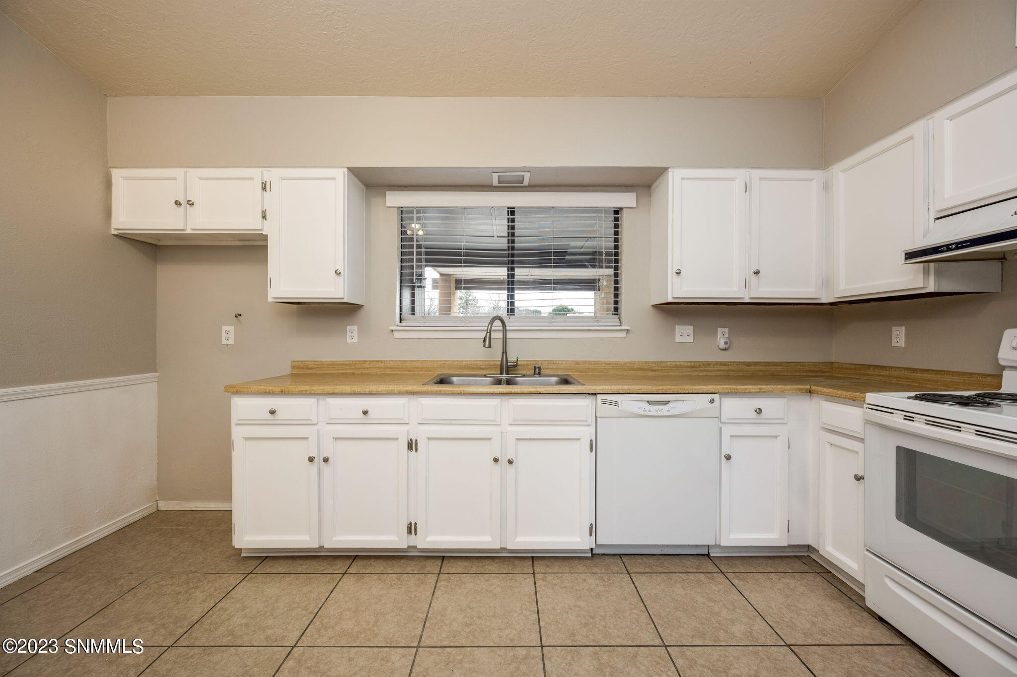 11-web-or-mls-Willow 1290-27