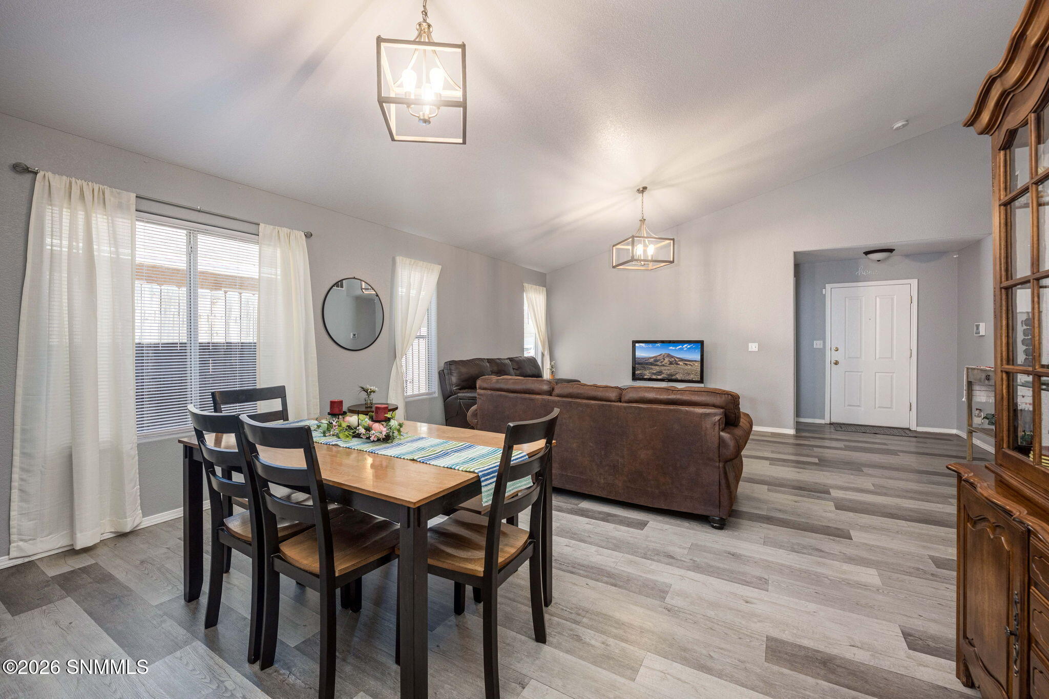 8-web-or-mls-Snappin Homes (Beltran1377)