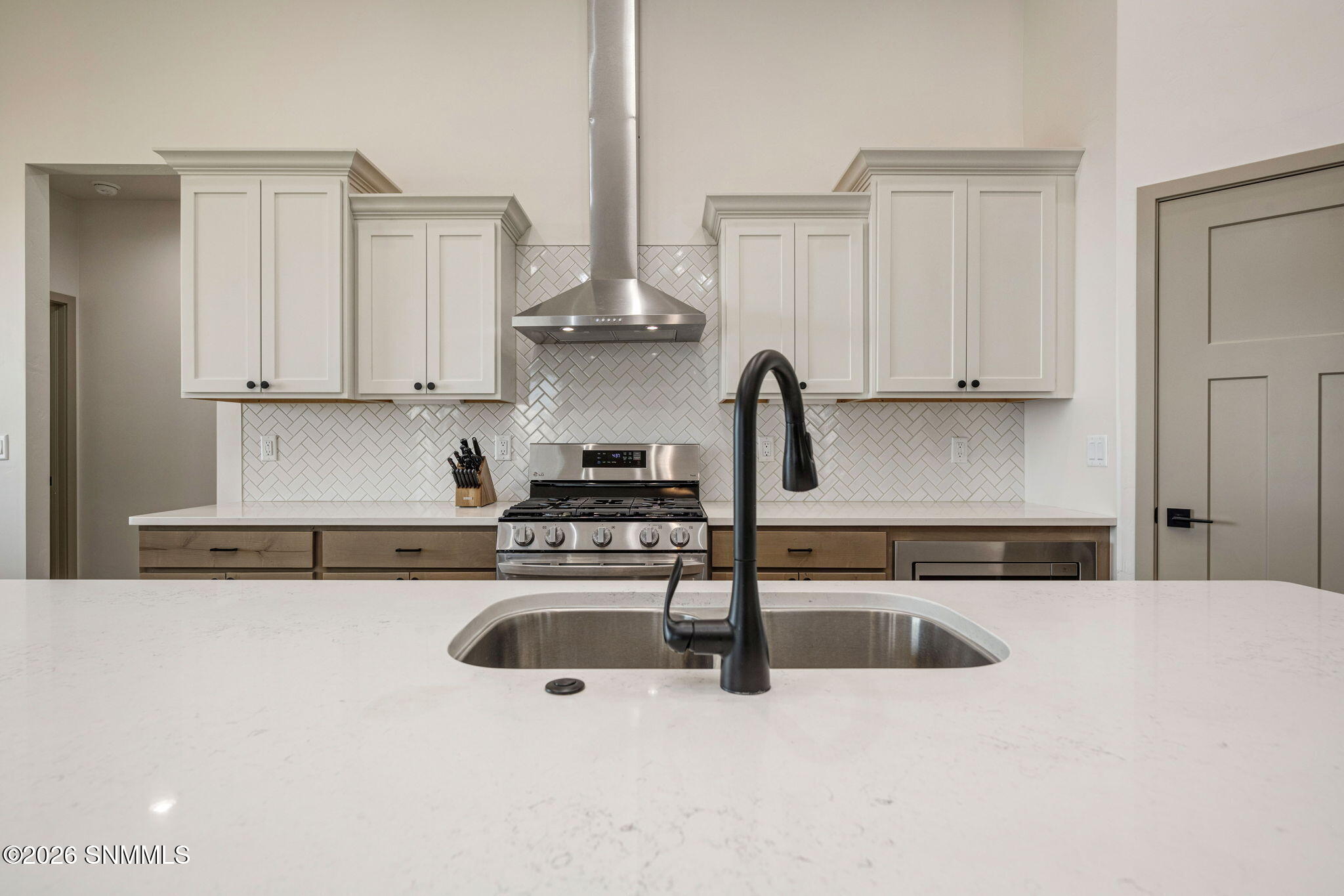 12-web-or-mls-Snappin Homes (Pacifico290